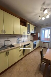 трехкомнатная квартира с ремонтом в Киеве, район Дарницкий, на ул. Анны Ахматовой 33 в аренду на долгий срок помесячно фото 2