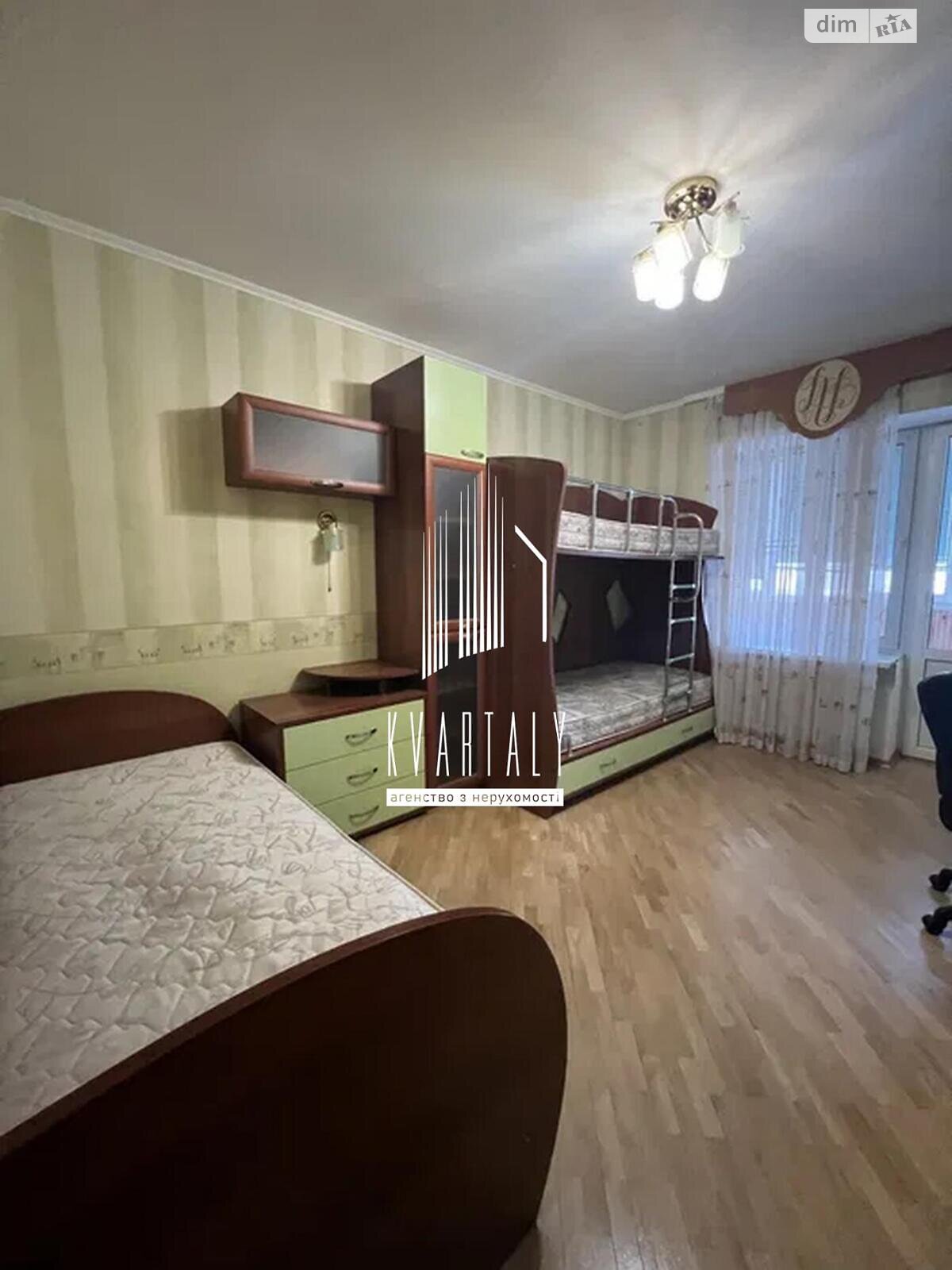 трехкомнатная квартира с ремонтом в Киеве, район Дарницкий, на ул. Анны Ахматовой 33 в аренду на долгий срок помесячно фото 1