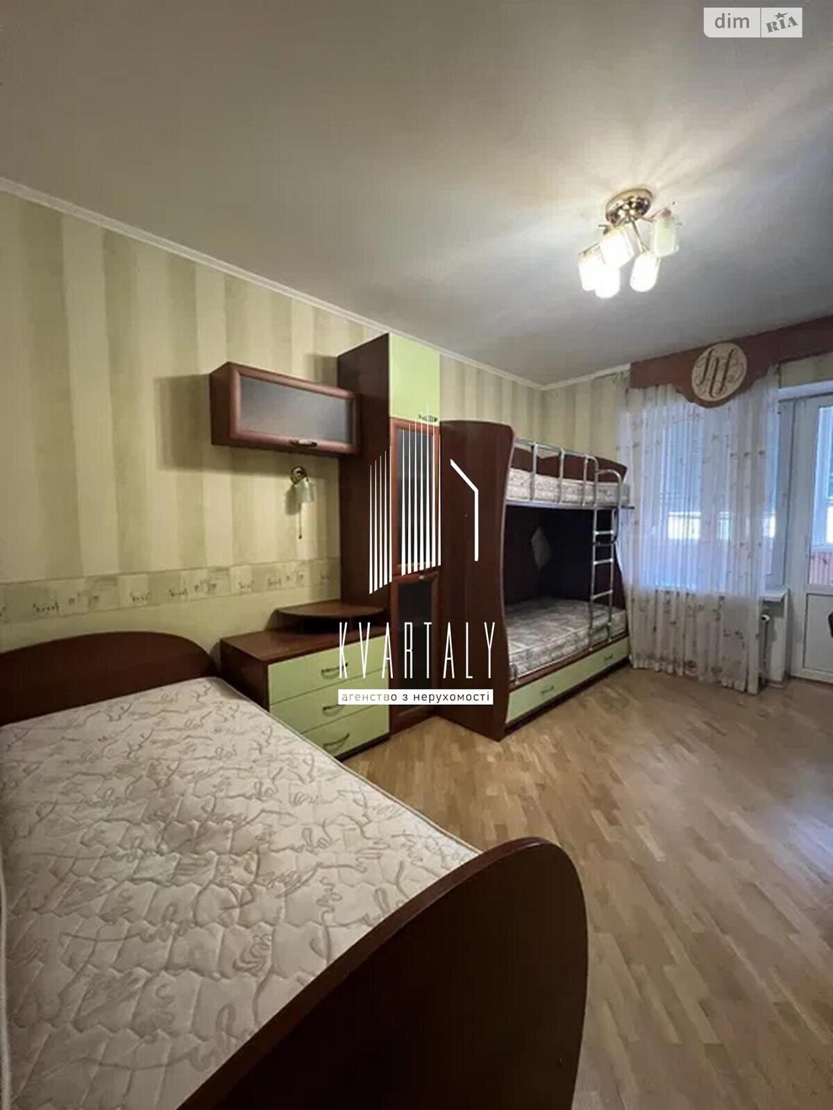 трехкомнатная квартира с ремонтом в Киеве, район Дарницкий, на ул. Анны Ахматовой 33 в аренду на долгий срок помесячно фото 1