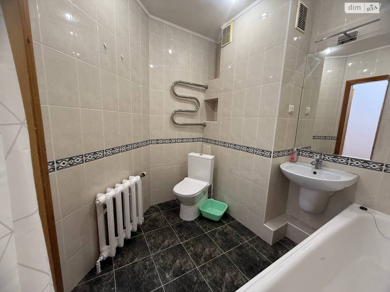 трикімнатна квартира в Києві, район Дарницький, на просп. Петра Григоренка 1Б в довготривалу оренду помісячно фото 1 трикімнатна квартира в Києві, район Дарницький, на просп. Петра Григоренка 1Б в довготривалу оренду помісячно фото 1