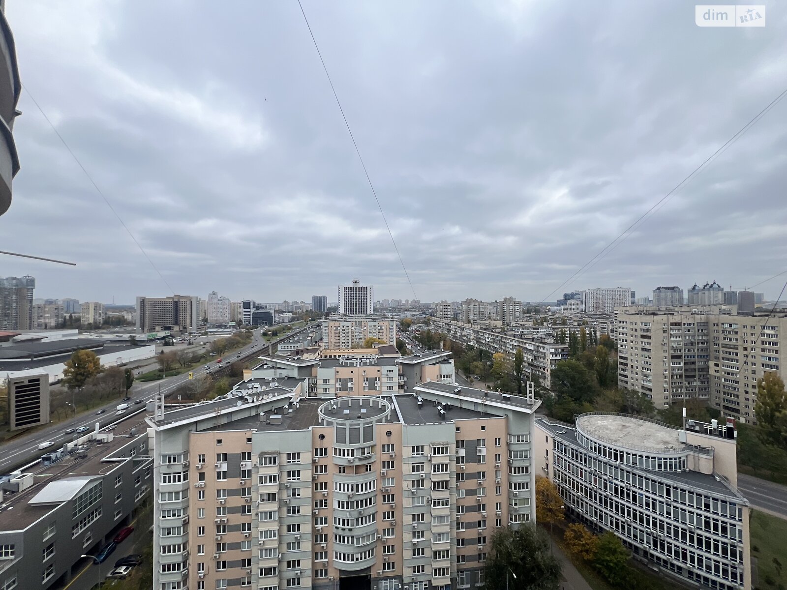 чотирикімнатна квартира в Києві, район Дарницький, на вул. Раїси Окіпної 10Б в довготривалу оренду помісячно фото 1