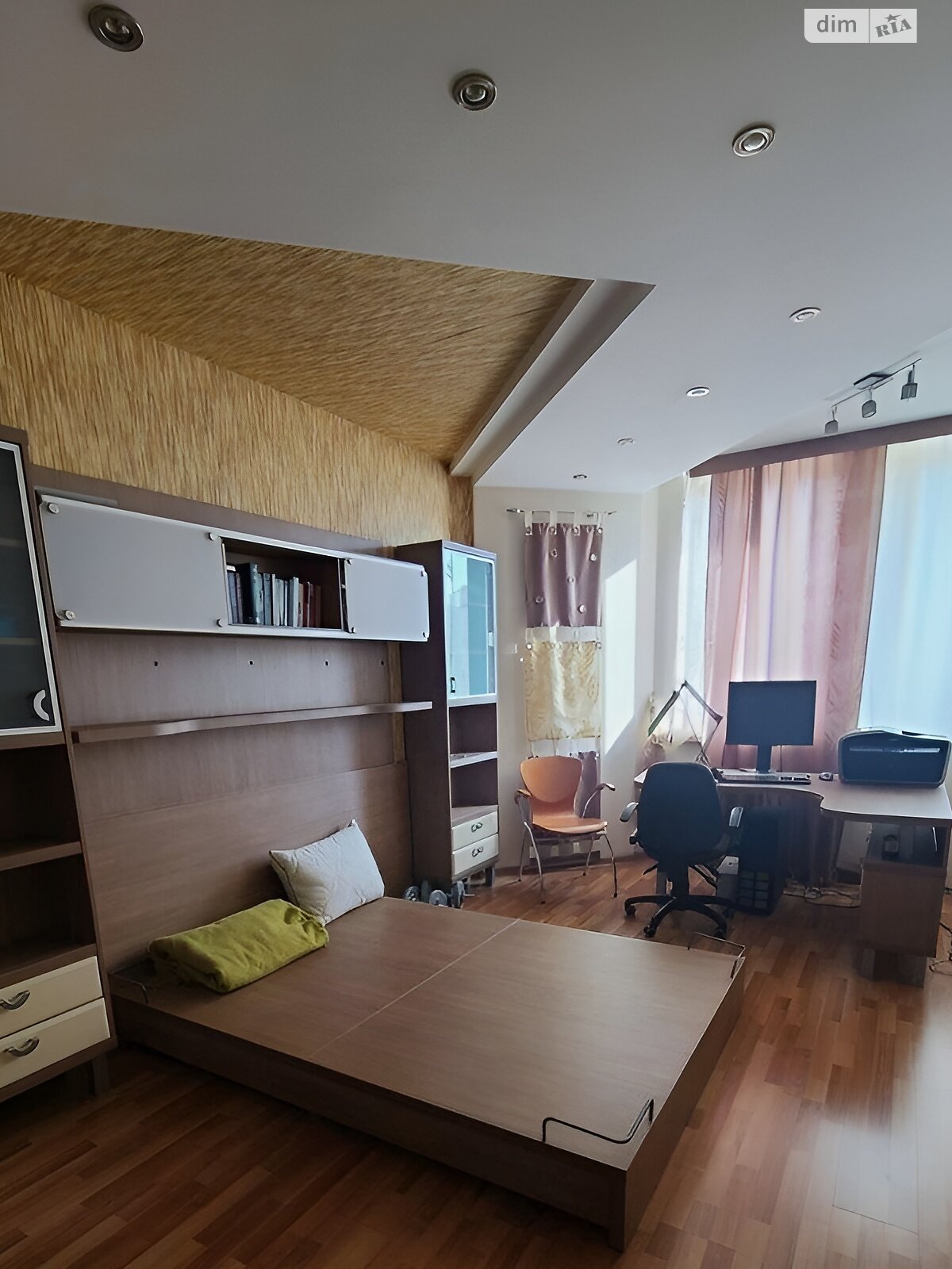 чотирикімнатна квартира в Києві, район Дарницький, на вул. Срібнокільська 1 в довготривалу оренду помісячно фото 1 чотирикімнатна квартира в Києві, район Дарницький, на вул. Срібнокільська 1 в довготривалу оренду помісячно фото 1