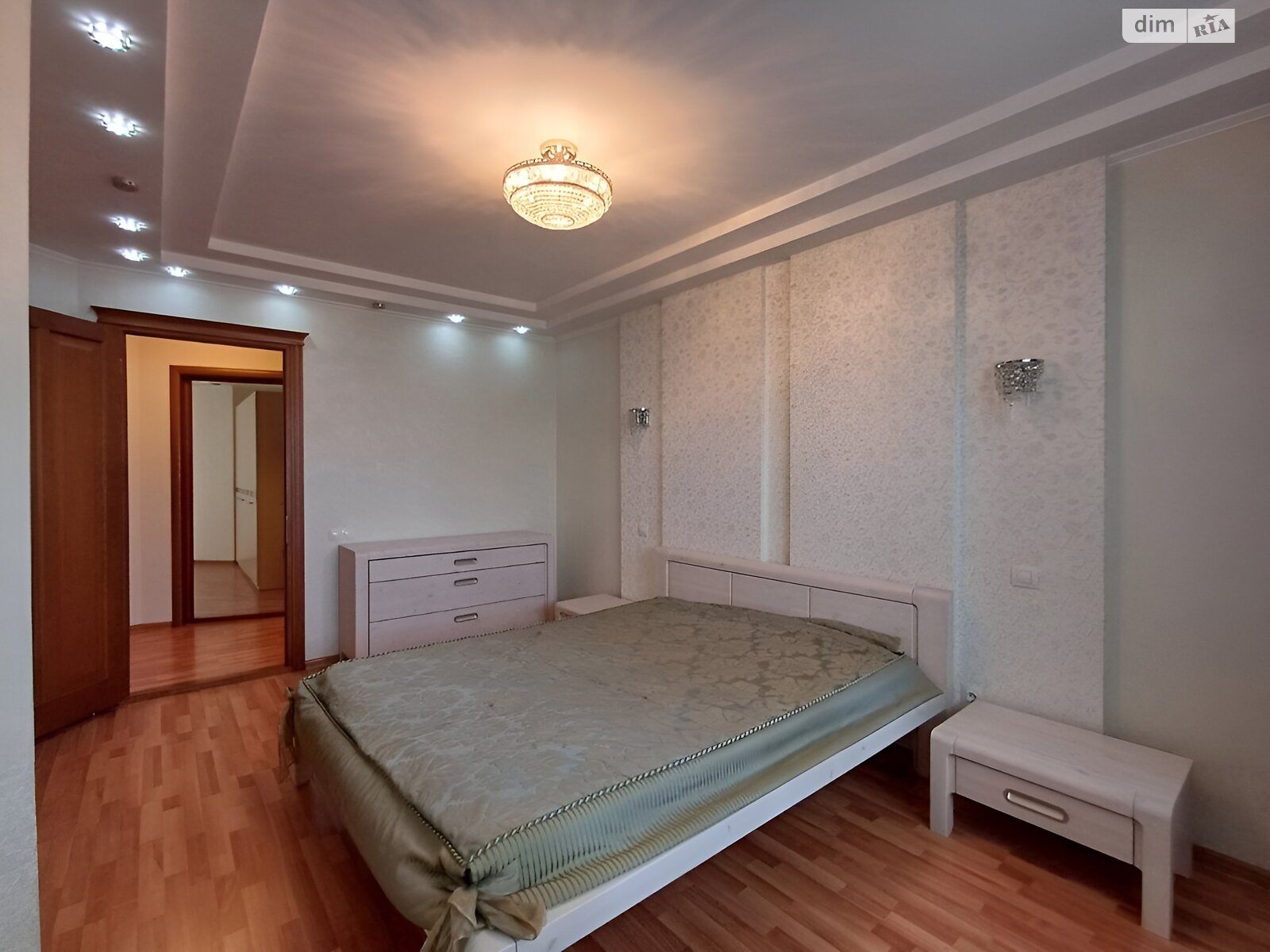 чотирикімнатна квартира в Києві, район Дарницький, на вул. Срібнокільська 1 в довготривалу оренду помісячно фото 1 чотирикімнатна квартира в Києві, район Дарницький, на вул. Срібнокільська 1 в довготривалу оренду помісячно фото 1