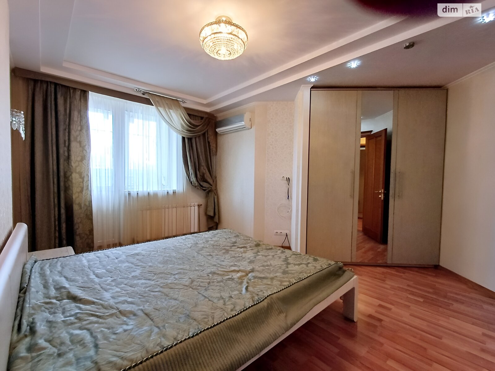 чотирикімнатна квартира в Києві, район Дарницький, на вул. Срібнокільська 1 в довготривалу оренду помісячно фото 1 чотирикімнатна квартира в Києві, район Дарницький, на вул. Срібнокільська 1 в довготривалу оренду помісячно фото 1