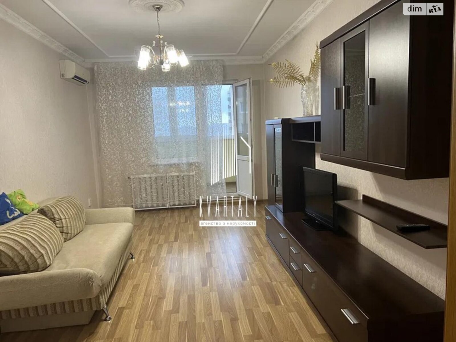 трехкомнатная квартира с мебелью в Киеве, район Дарницкий, на ул. Урловская 36 в аренду на долгий срок помесячно фото 1