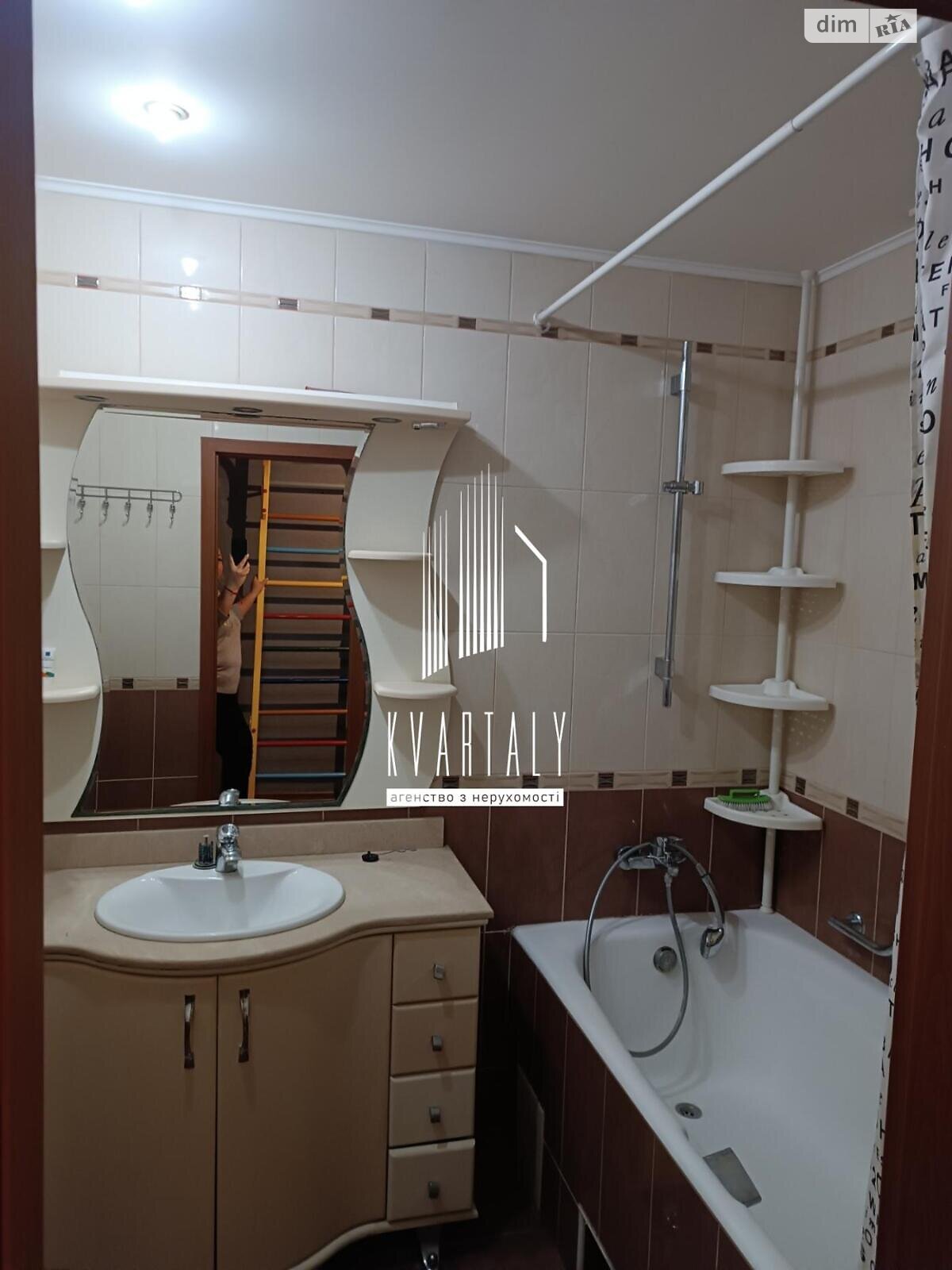 трехкомнатная квартира в Киеве, район Дарницкий, на ул. Вишняковская 7Б в аренду на долгий срок помесячно фото 1 трехкомнатная квартира в Киеве, район Дарницкий, на ул. Вишняковская 7Б в аренду на долгий срок помесячно фото 1