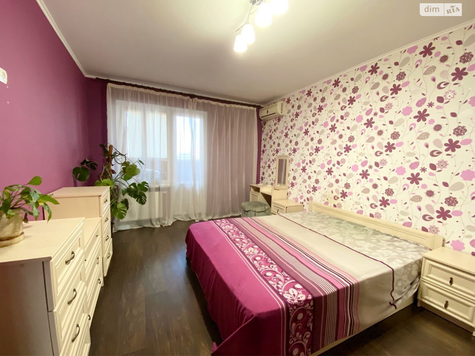 трехкомнатная квартира в Киеве, район Дарницкий, на ул. Здолбуновская 13 в аренду на долгий срок помесячно фото 1