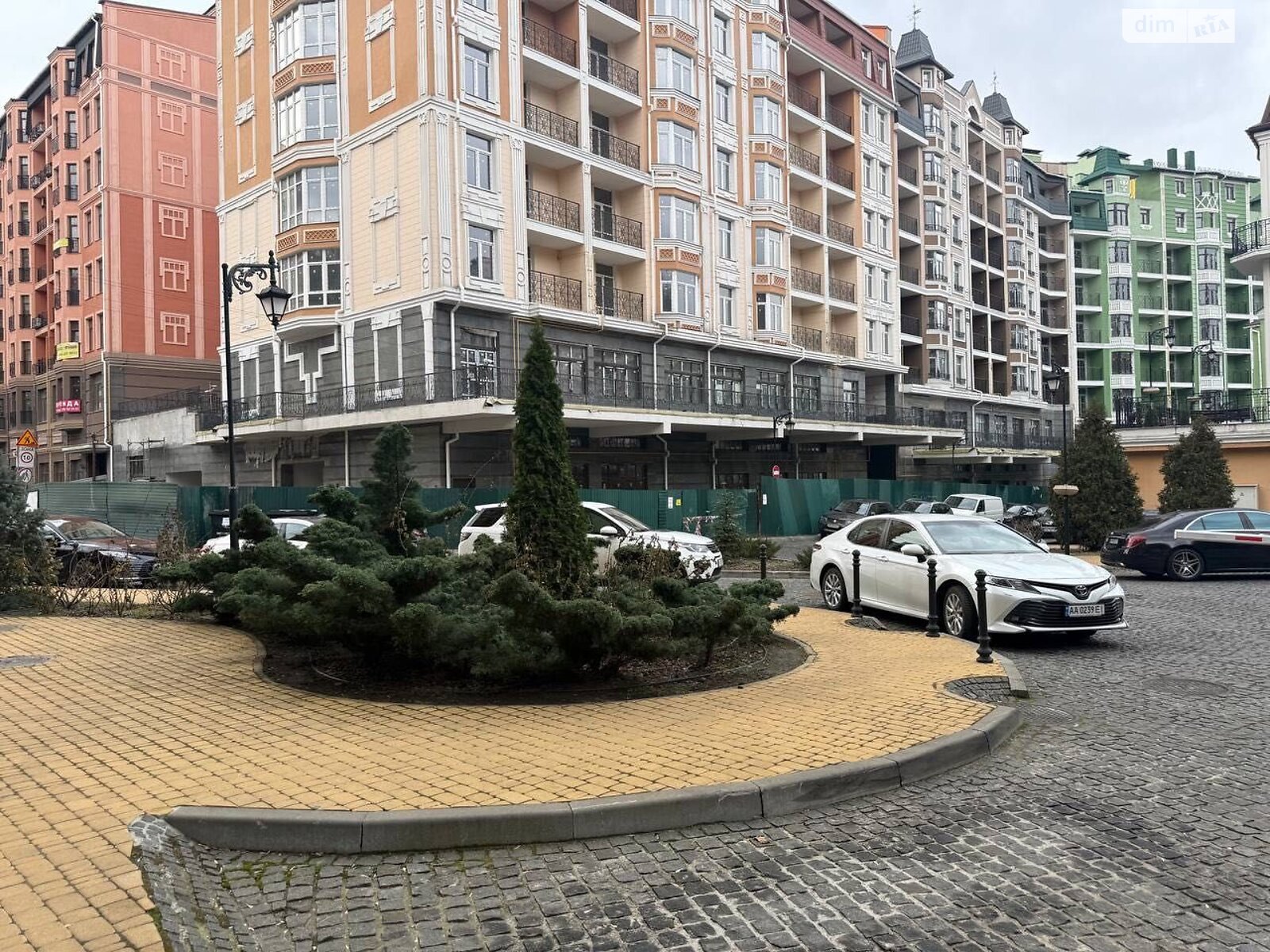 трехкомнатная квартира в Киеве, на ул. Дегтярная 11 в аренду на долгий срок помесячно фото 1 трехкомнатная квартира в Киеве, на ул. Дегтярная 11 в аренду на долгий срок помесячно фото 1