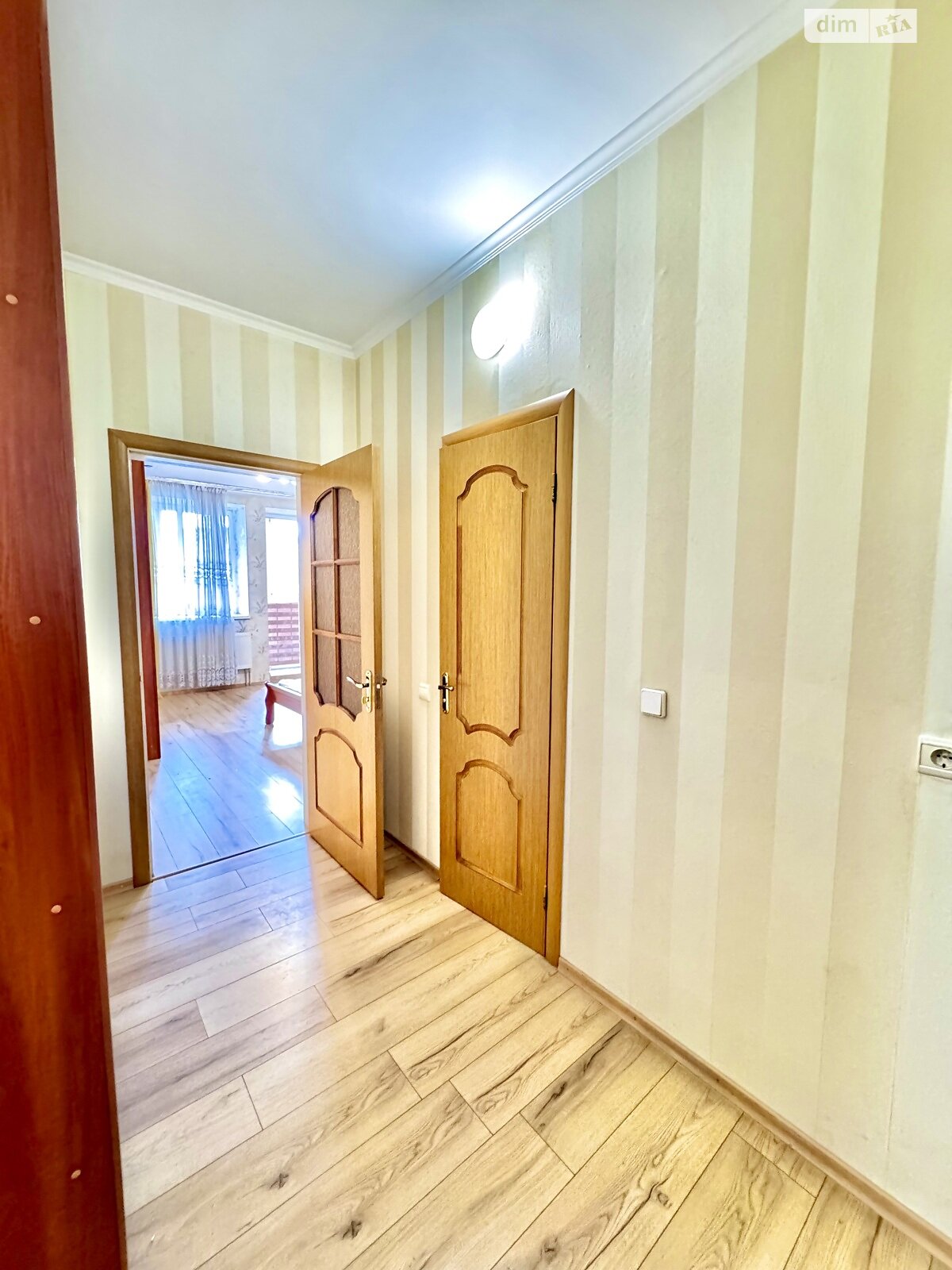 трехкомнатная квартира в Киеве, район Демеевка, на ул. Голосеевская 13 в аренду на долгий срок помесячно фото 1 трехкомнатная квартира в Киеве, район Демеевка, на ул. Голосеевская 13 в аренду на долгий срок помесячно фото 1