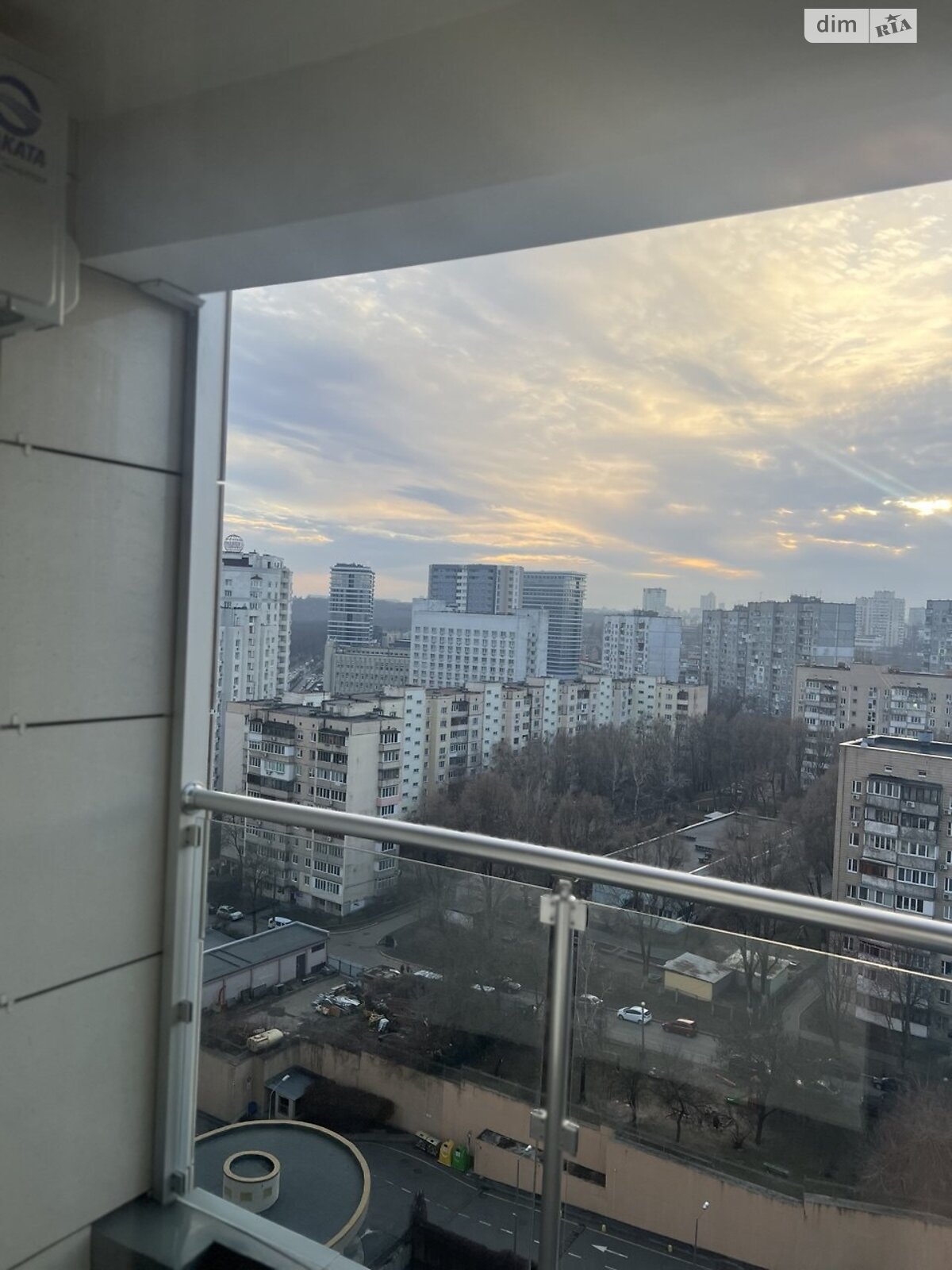 трикімнатна квартира в Києві, район Деміївка, на просп. Голосіївський 60 в довготривалу оренду помісячно фото 1 трикімнатна квартира в Києві, район Деміївка, на просп. Голосіївський 60 в довготривалу оренду помісячно фото 1