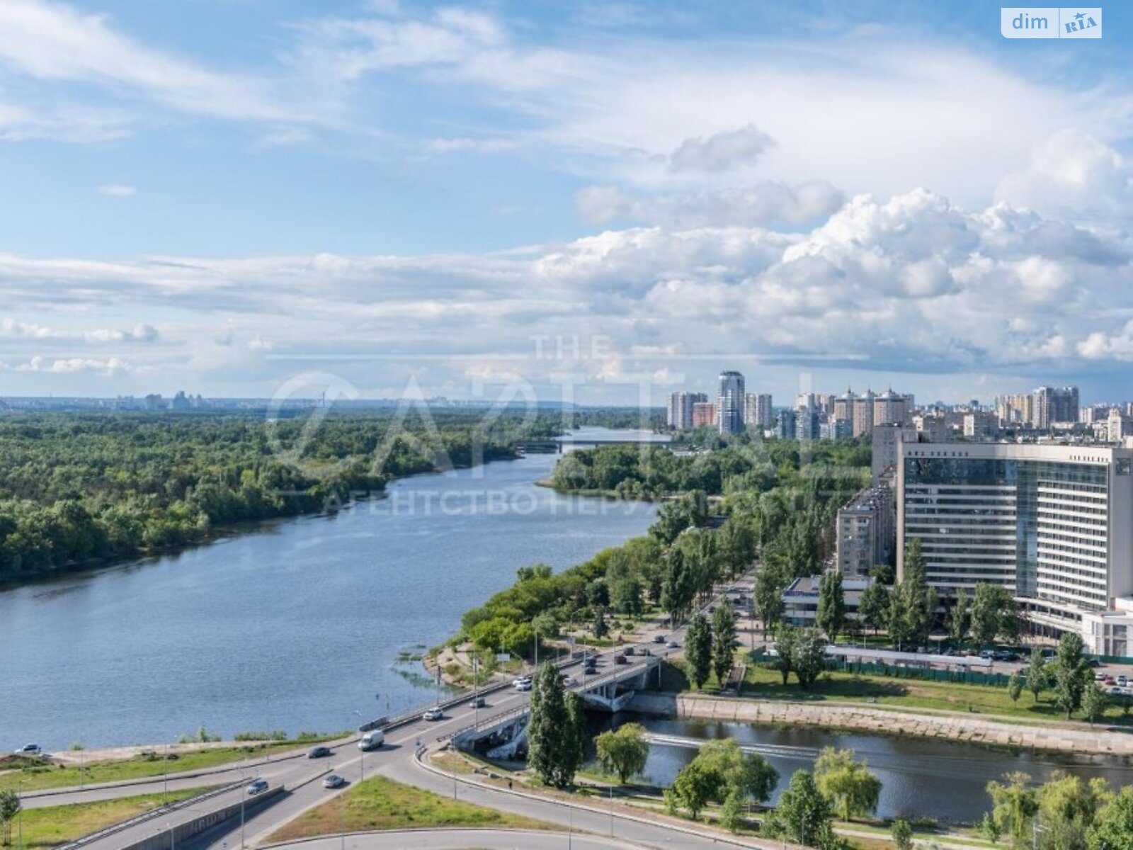 трехкомнатная квартира в Киеве, район Днепровский, на наб. Днепровская 1 в аренду на долгий срок помесячно фото 1