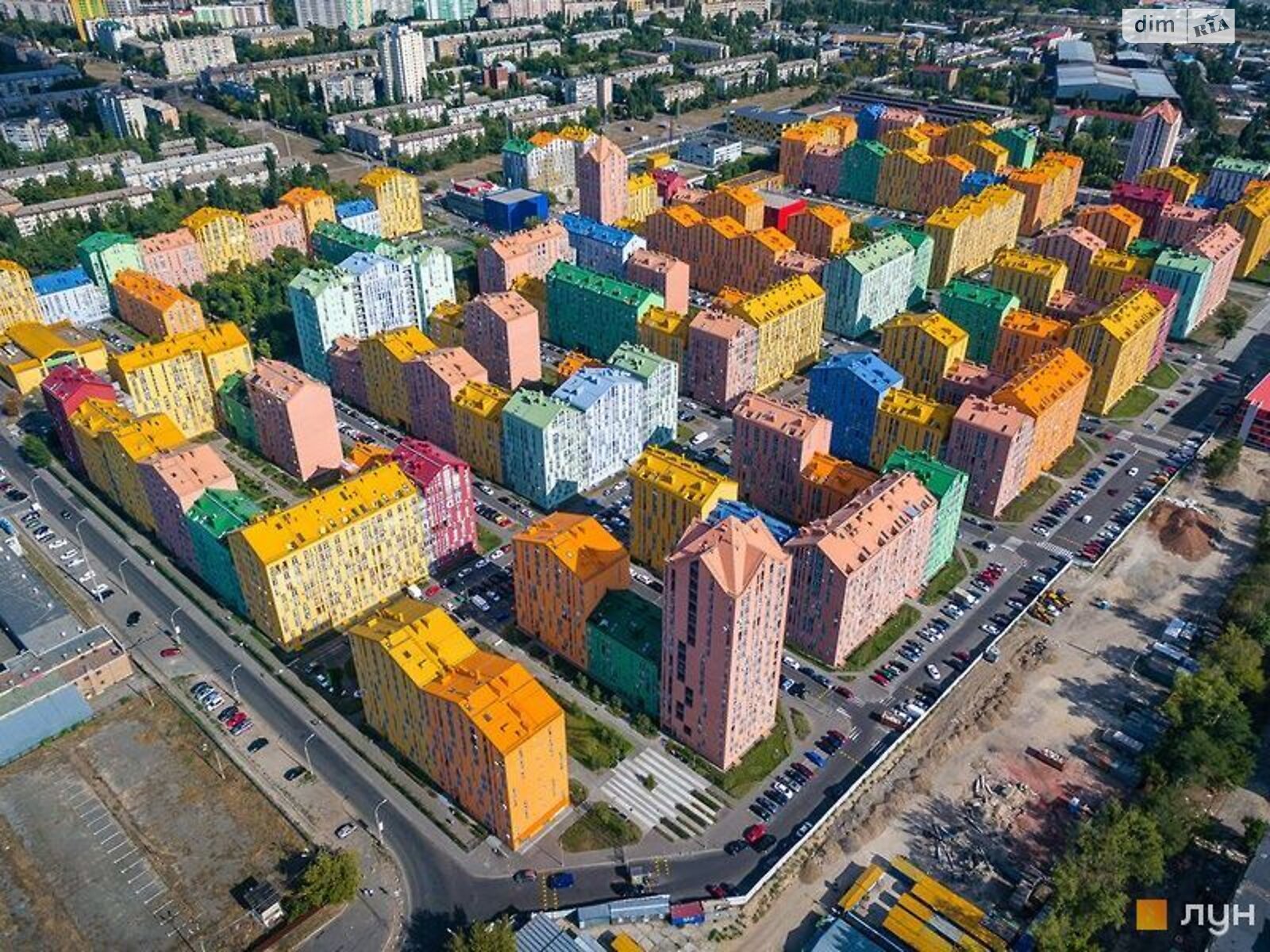 трехкомнатная квартира в Киеве, район Днепровский, на ул. Регенераторная 4 в аренду на долгий срок помесячно фото 1