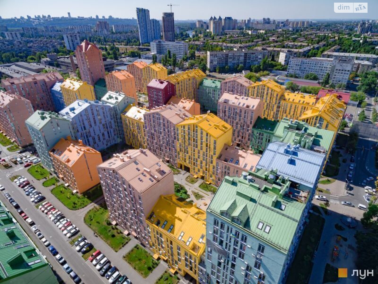 трехкомнатная квартира в Киеве, район Днепровский, на ул. Регенераторная 4 в аренду на долгий срок помесячно фото 1