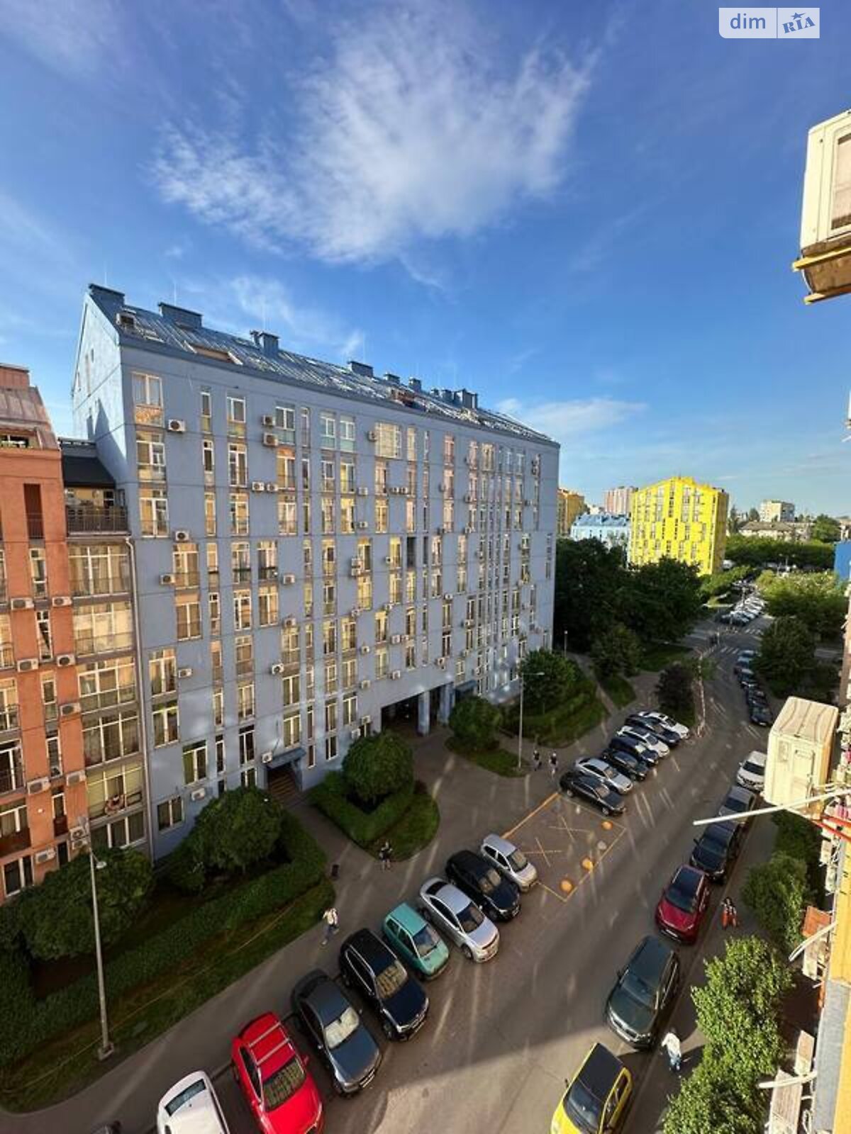 трикімнатна квартира в Києві, район Дніпровський, на вул. Регенераторна 4 в довготривалу оренду помісячно фото 1 трикімнатна квартира в Києві, район Дніпровський, на вул. Регенераторна 4 в довготривалу оренду помісячно фото 1