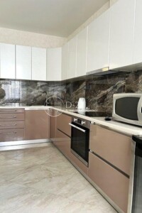 трехкомнатная квартира в Киеве, район Днепровский, на ул. Регенераторная 4К в аренду на долгий срок помесячно фото 2