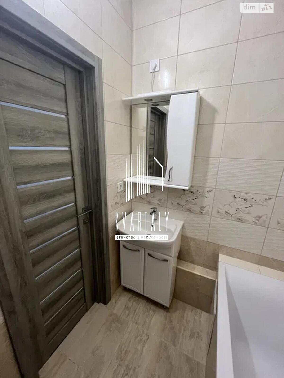 однокомнатная квартира в Киеве, район Феофания, на ул. Метрологическая 13 в аренду на долгий срок помесячно фото 1 однокомнатная квартира в Киеве, район Феофания, на ул. Метрологическая 13 в аренду на долгий срок помесячно фото 1