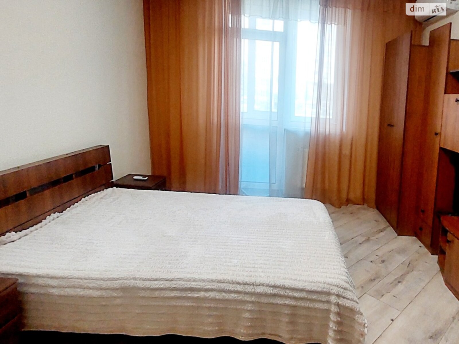 однокімнатна квартира в Києві, район Феофанія, на вул. Метрологічна 56 в довготривалу оренду помісячно фото 1