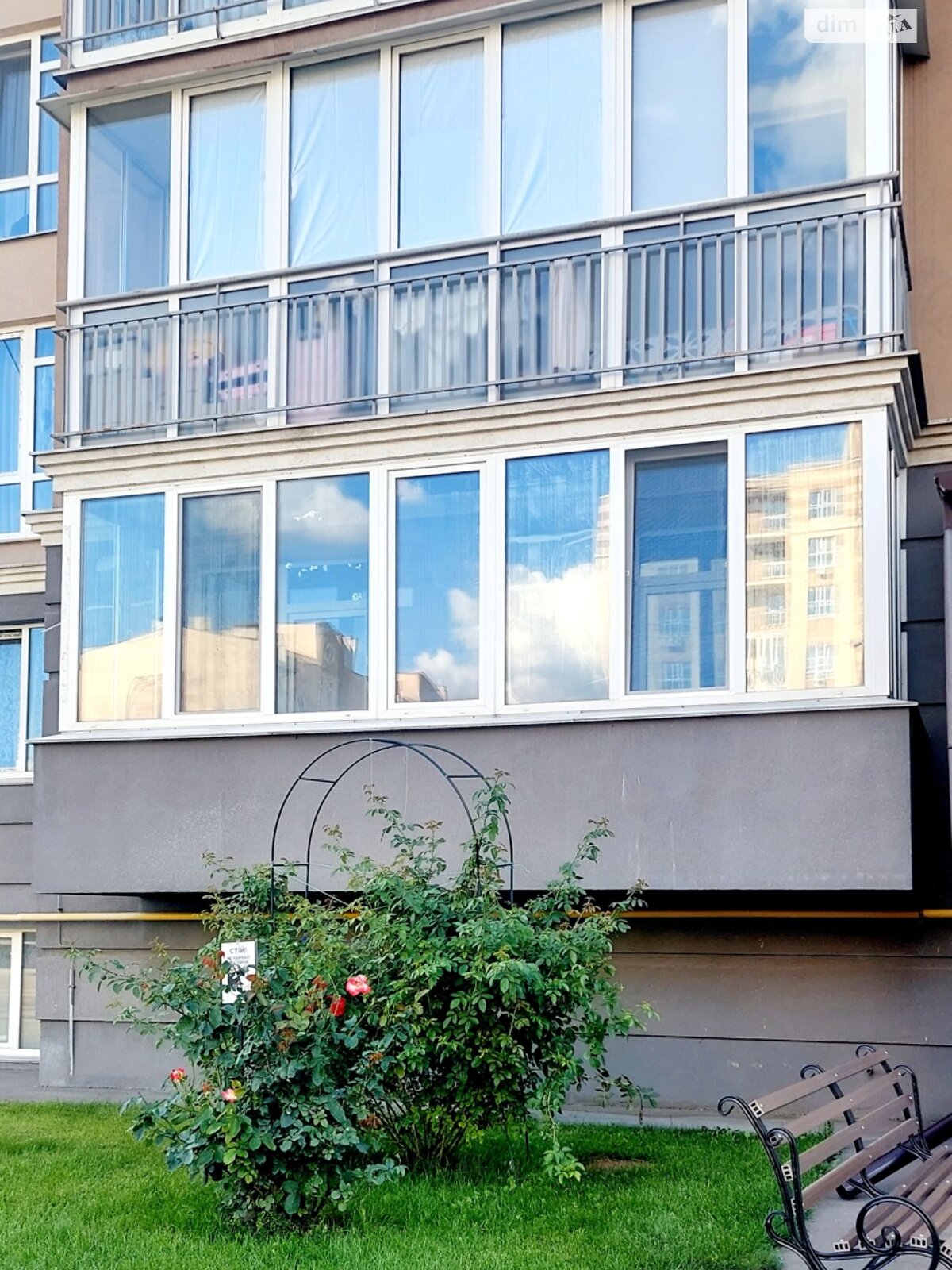 однокімнатна квартира в Києві, район Феофанія, на вул. Метрологічна 56 в довготривалу оренду помісячно фото 1