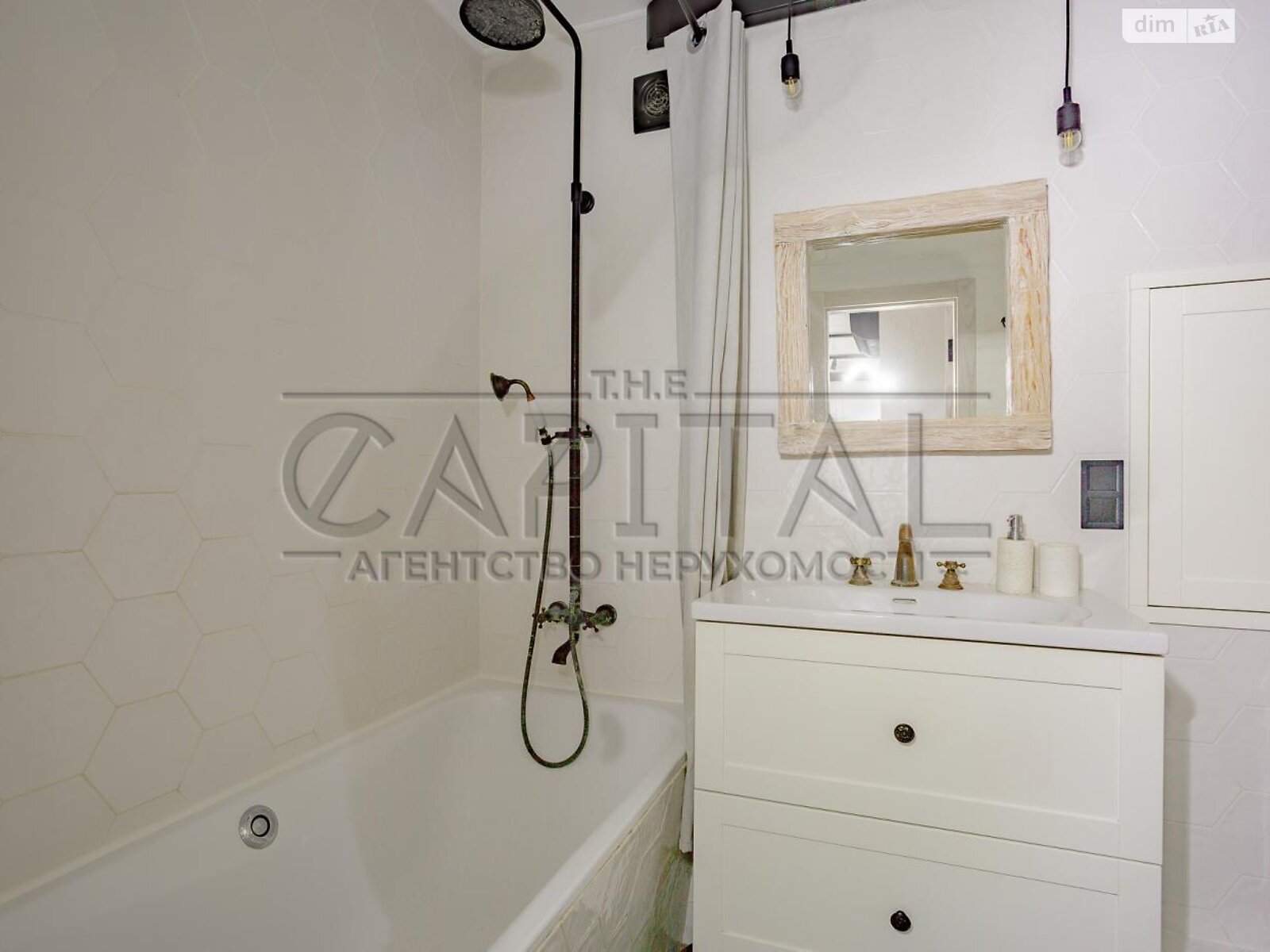 двокімнатна квартира в Києві, на вул. Флоренції 1/11 в довготривалу оренду помісячно фото 1