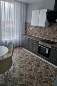 однокімнатна квартира в Києві, район Ґалаґани, на просп. Берестейський 65 в довготривалу оренду помісячно фото 2