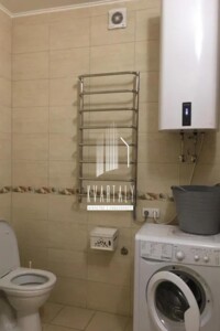трикімнатна квартира в Києві, район Голосіїв, на вул. Михайла Максимовича 3Д в довготривалу оренду помісячно фото 2