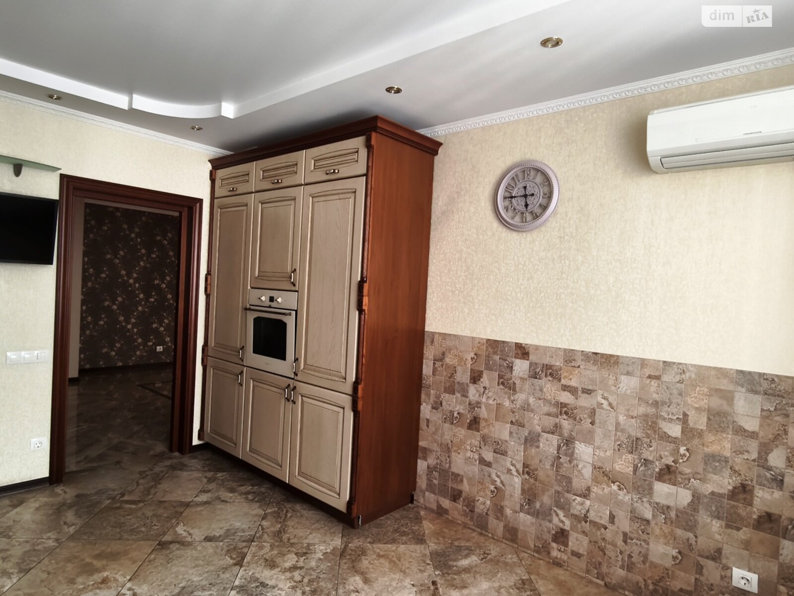 трикімнатна квартира в Києві, район Голосіїв, на вул. Юлії Здановської 75А в довготривалу оренду помісячно фото 1 трикімнатна квартира в Києві, район Голосіїв, на вул. Юлії Здановської 75А в довготривалу оренду помісячно фото 1
