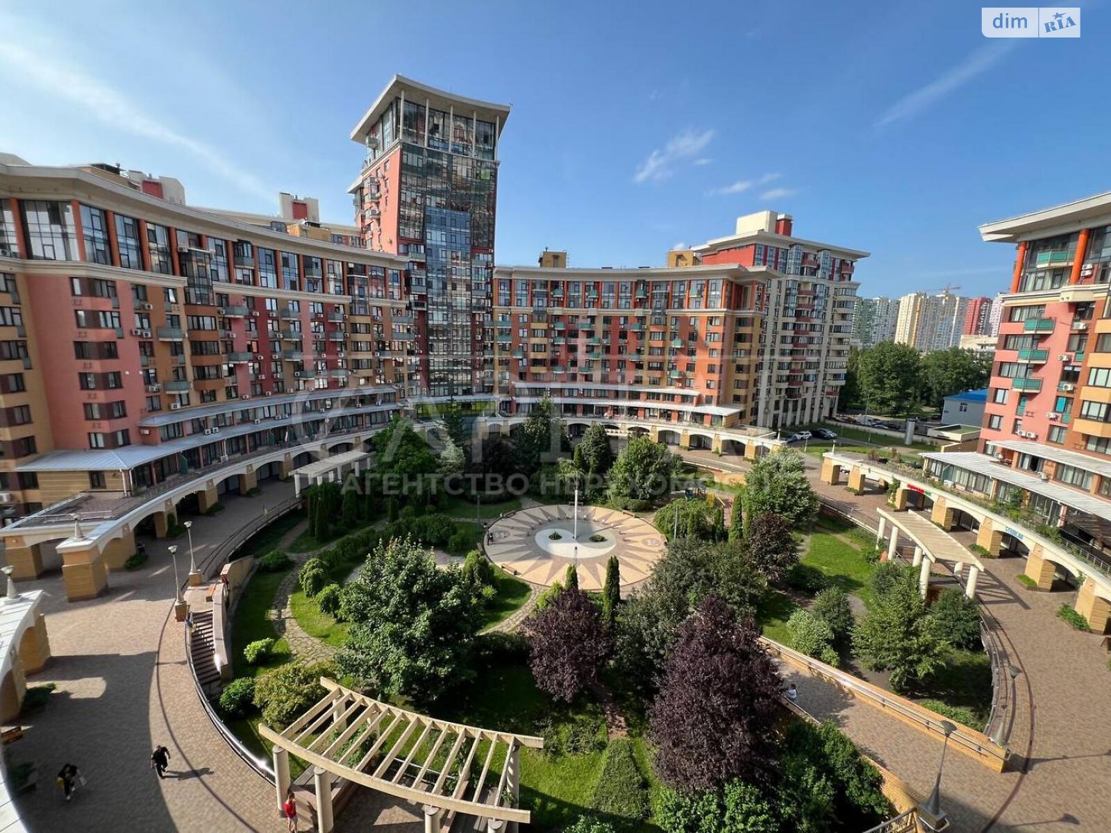 трехкомнатная квартира в Киеве, район Голосеев, на ул. Юлии Здановской 73Д в аренду на долгий срок помесячно фото 1 трехкомнатная квартира в Киеве, район Голосеев, на ул. Юлии Здановской 73Д в аренду на долгий срок помесячно фото 1