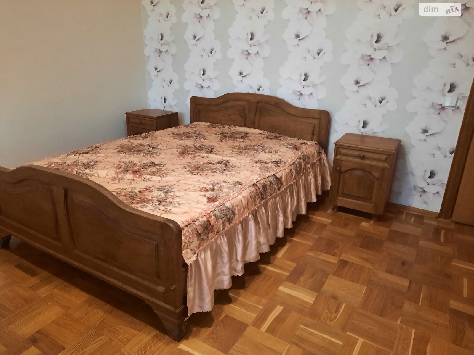 трикімнатна квартира в Києві, район Голосіївський, на вул. Антоновича 103А в довготривалу оренду помісячно фото 1 трикімнатна квартира в Києві, район Голосіївський, на вул. Антоновича 103А в довготривалу оренду помісячно фото 1