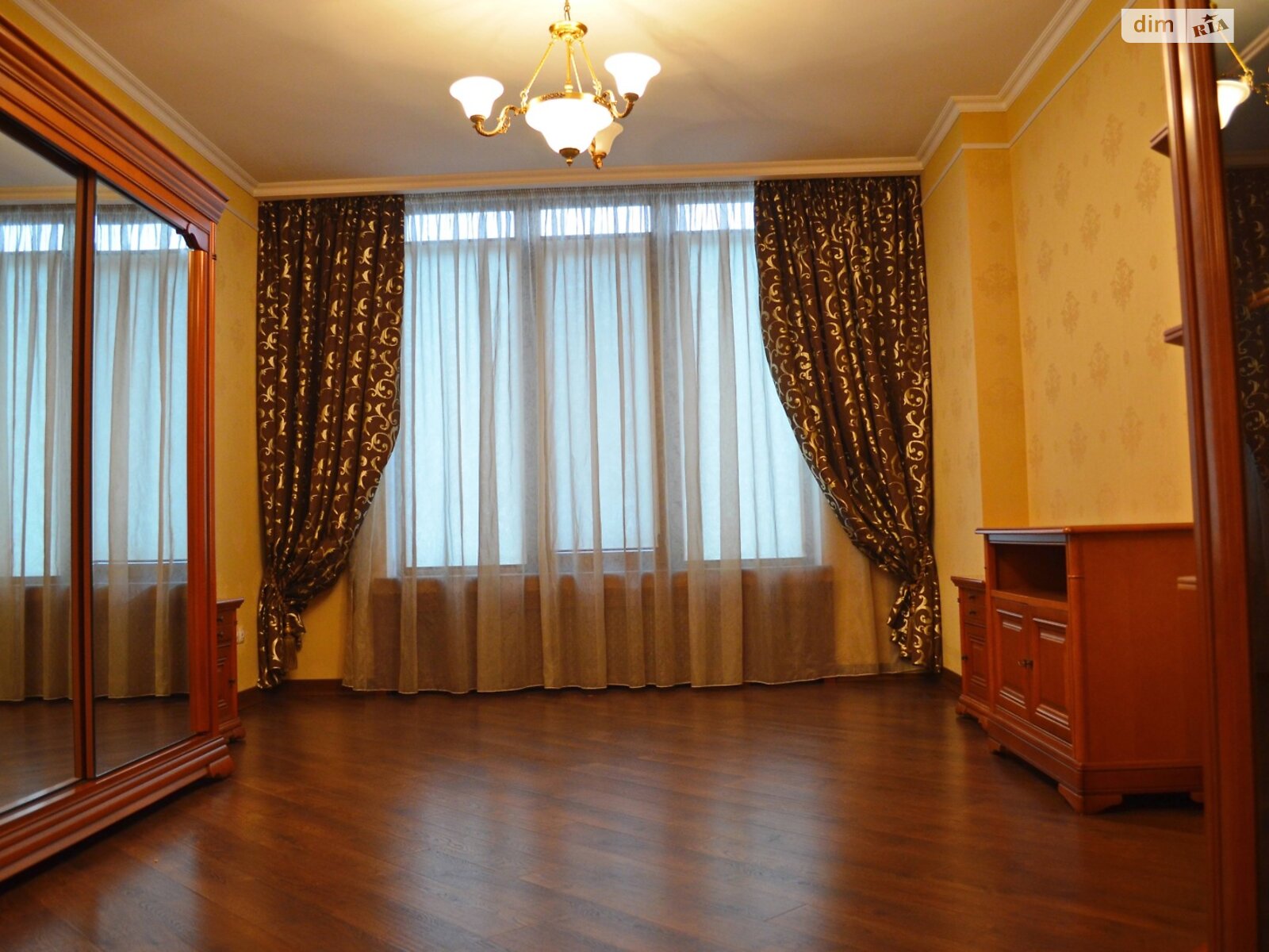 четырехкомнатная квартира в Киеве, район Голосеевский, на ул. Жилянская 59 в аренду на долгий срок помесячно фото 1