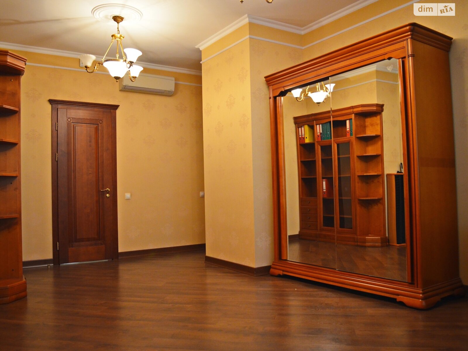 четырехкомнатная квартира в Киеве, район Голосеевский, на ул. Жилянская 59 в аренду на долгий срок помесячно фото 1