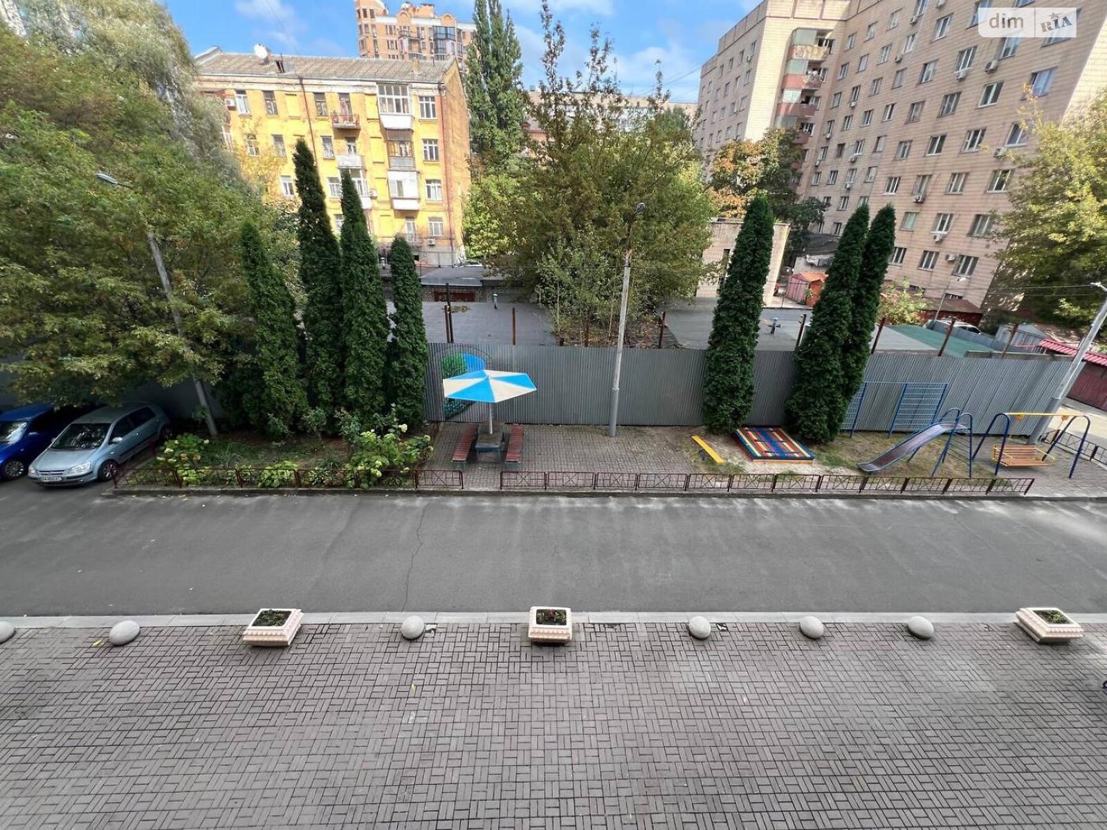 трикімнатна квартира в Києві, район Голосіївський, на вул. Сім’ї Прахових 27 в довготривалу оренду помісячно фото 1 трикімнатна квартира в Києві, район Голосіївський, на вул. Сім’ї Прахових 27 в довготривалу оренду помісячно фото 1