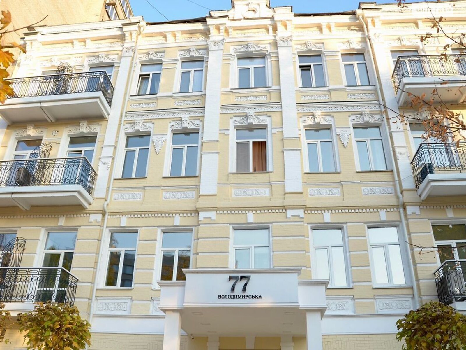 трехкомнатная квартира в Киеве, район Голосеевский, на ул. Владимирская 77 в аренду на долгий срок помесячно фото 1