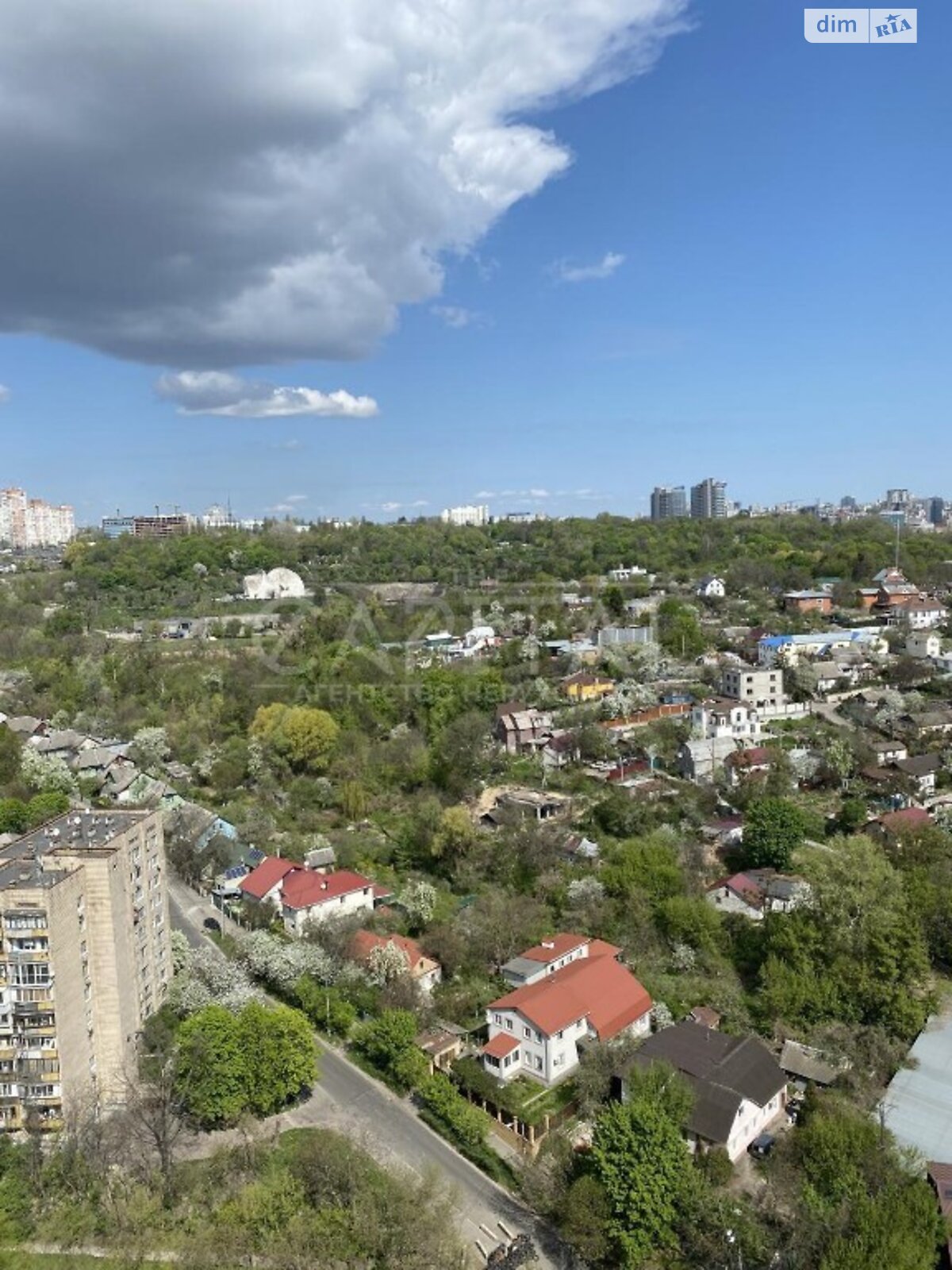 трехкомнатная квартира с мебелью в Киеве, район Голосеевский, на пер. Ясиноватский 11 в аренду на долгий срок помесячно фото 1