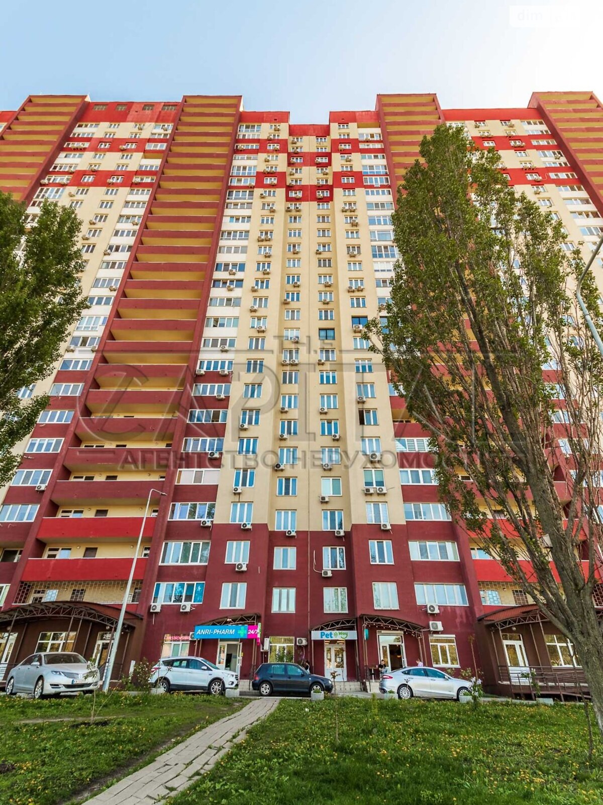 трехкомнатная квартира в Киеве, район Голосеевский, на пер. Ясиноватский 10 в аренду на долгий срок помесячно фото 1