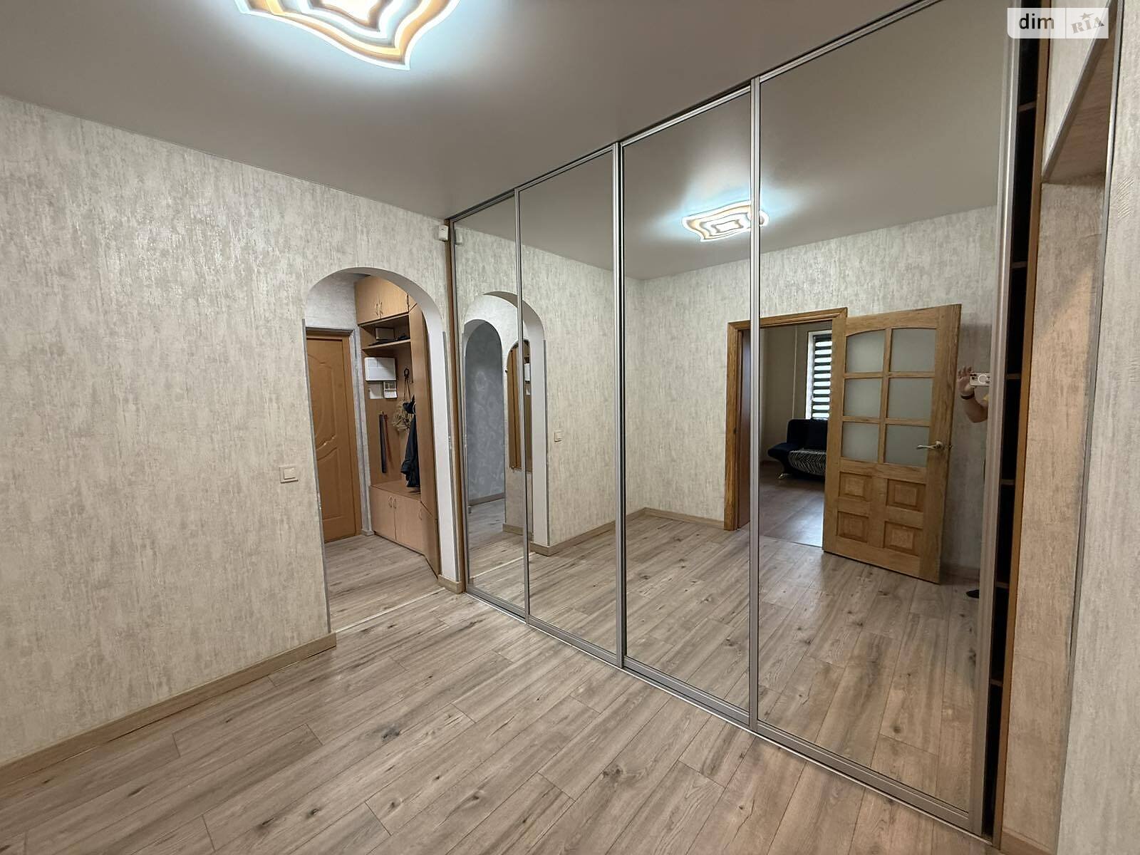 трикімнатна квартира з ремонтом в Києві, район Харківський Масив, на вул. Архітектора Вербицького 26 в довготривалу оренду помісячно фото 1 трикімнатна квартира з ремонтом в Києві, район Харківський Масив, на вул. Архітектора Вербицького 26 в довготривалу оренду помісячно фото 1