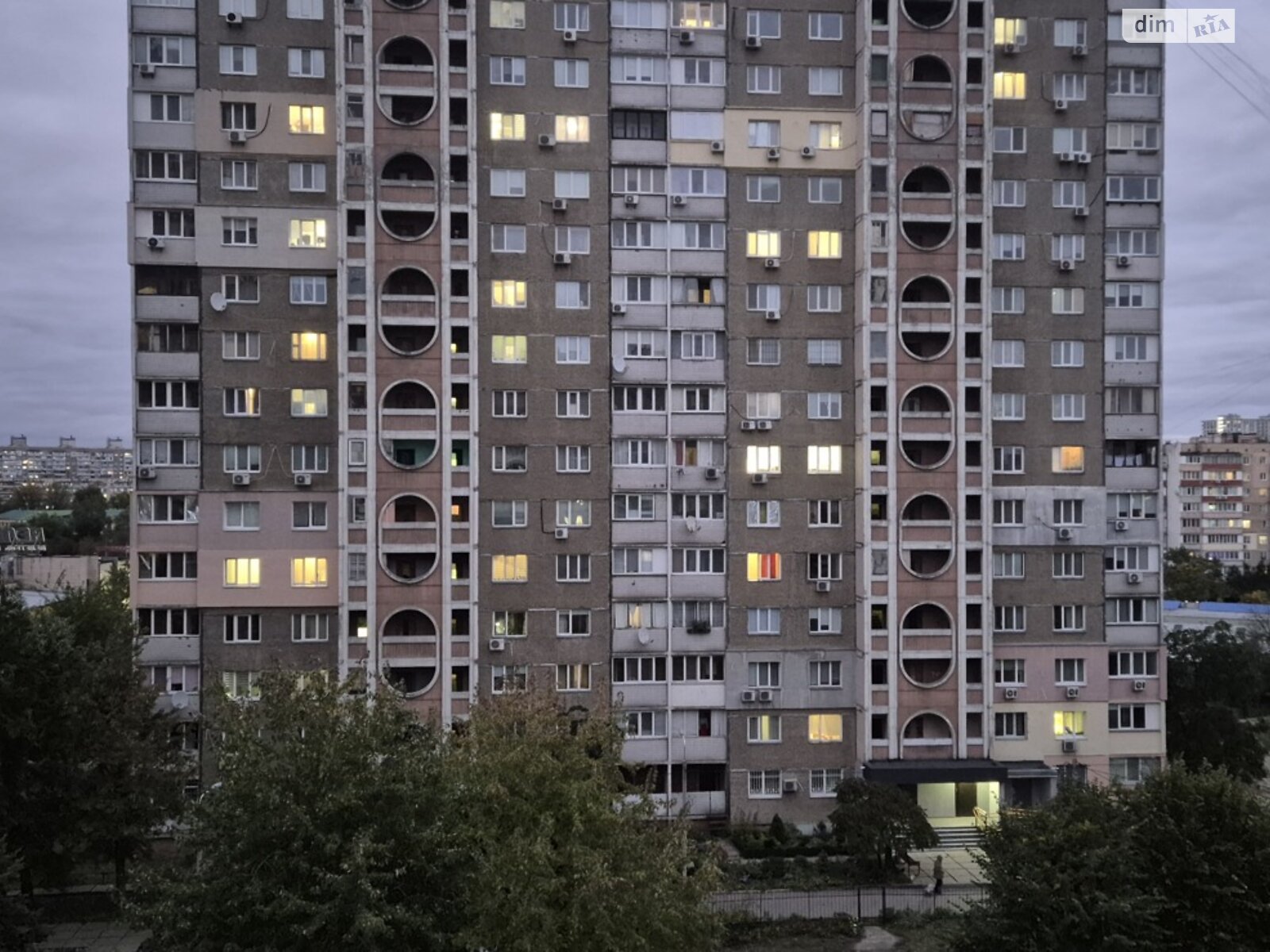 двухкомнатная квартира в Киеве, район Харьковский Массив, на ул. Архитектора Вербицкого 14Б в аренду на долгий срок помесячно фото 1 двухкомнатная квартира в Киеве, район Харьковский Массив, на ул. Архитектора Вербицкого 14Б в аренду на долгий срок помесячно фото 1