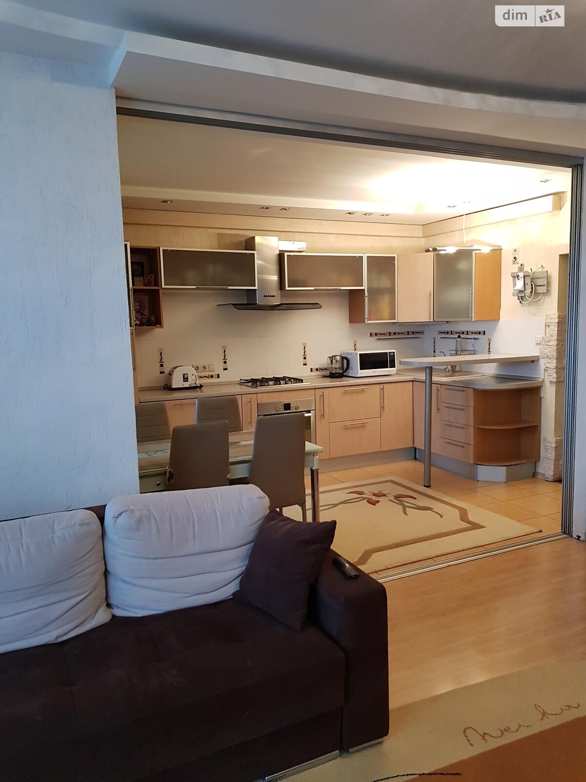 трикімнатна квартира в Києві, на вул. Хмельницька 10 в довготривалу оренду помісячно фото 1