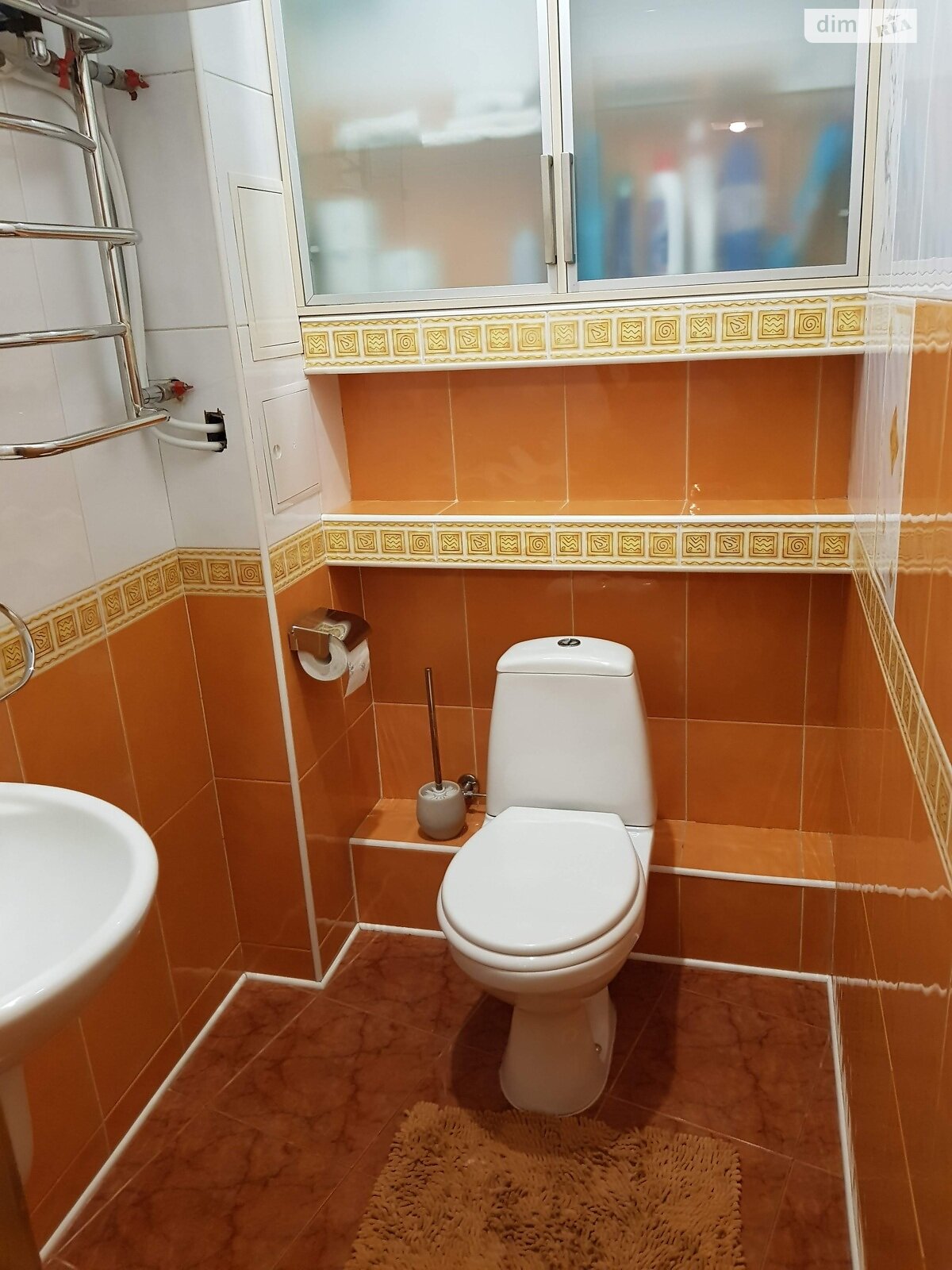 трикімнатна квартира в Києві, на вул. Хмельницька 10 в довготривалу оренду помісячно фото 1