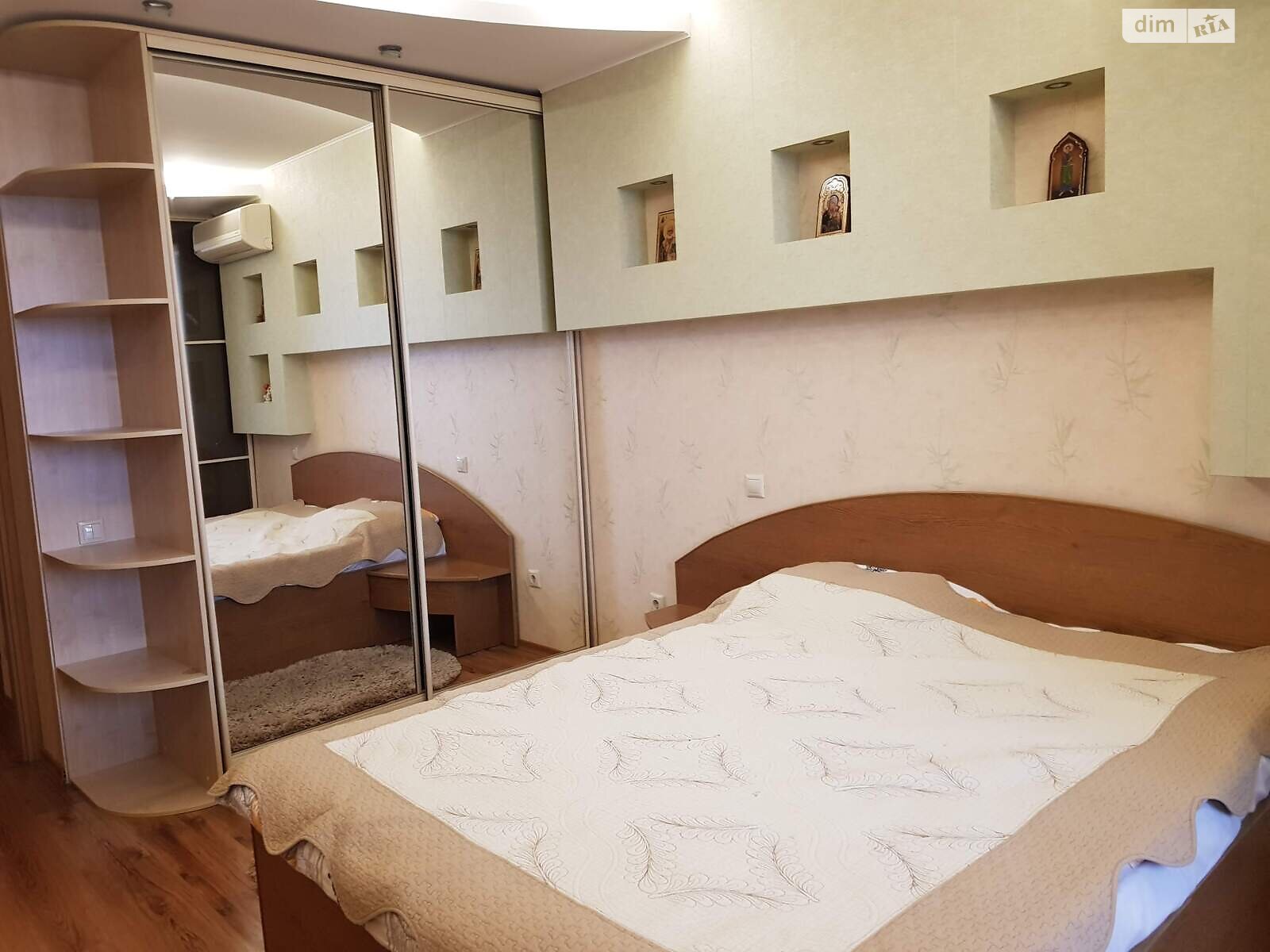 трикімнатна квартира в Києві, на вул. Хмельницька 10 в довготривалу оренду помісячно фото 1