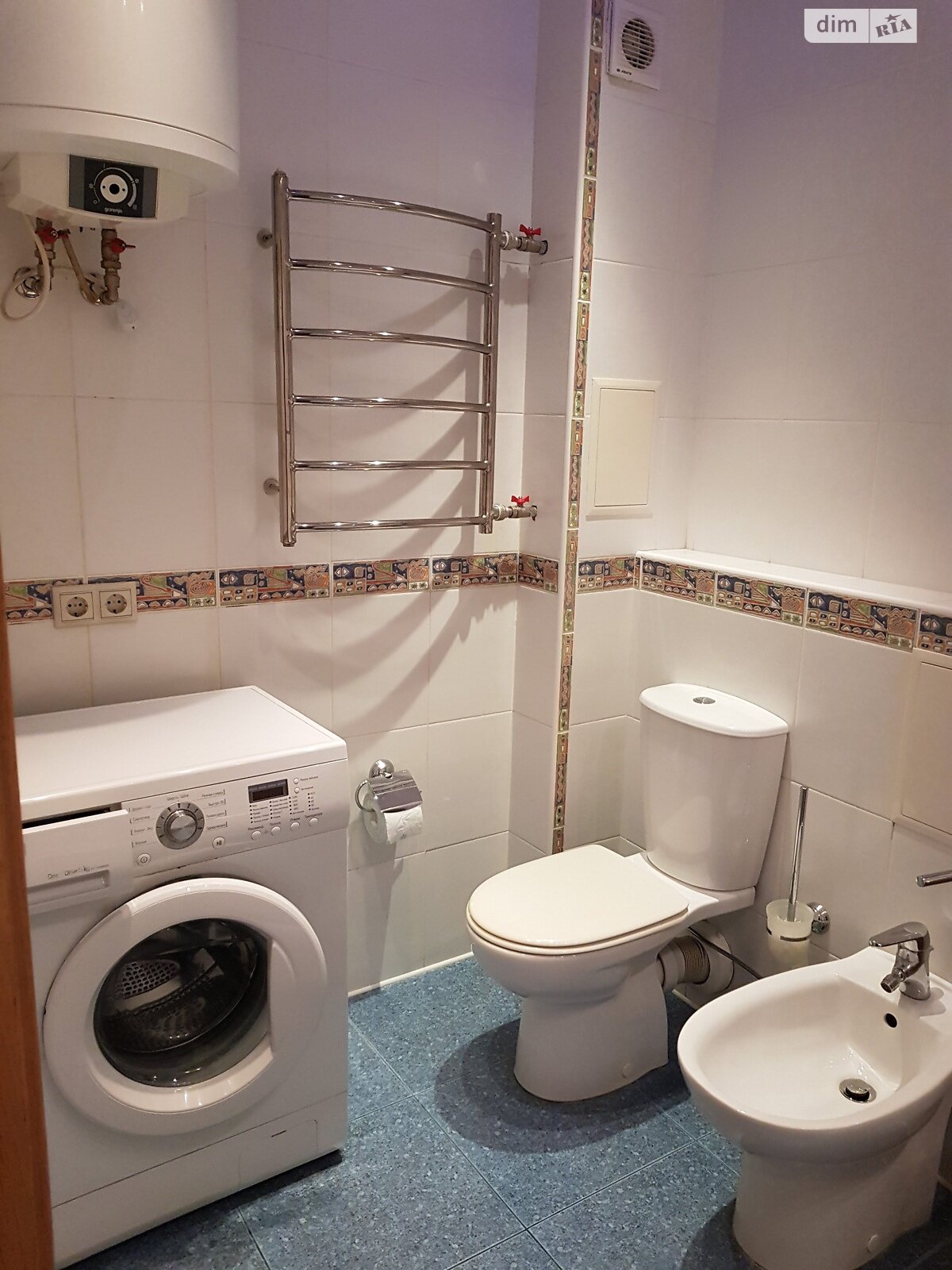 трикімнатна квартира в Києві, на вул. Хмельницька 10 в довготривалу оренду помісячно фото 1