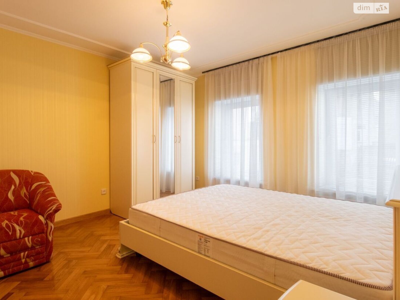четырехкомнатная квартира в Киеве, на ул. Жилянская 7В в аренду на долгий срок помесячно фото 1