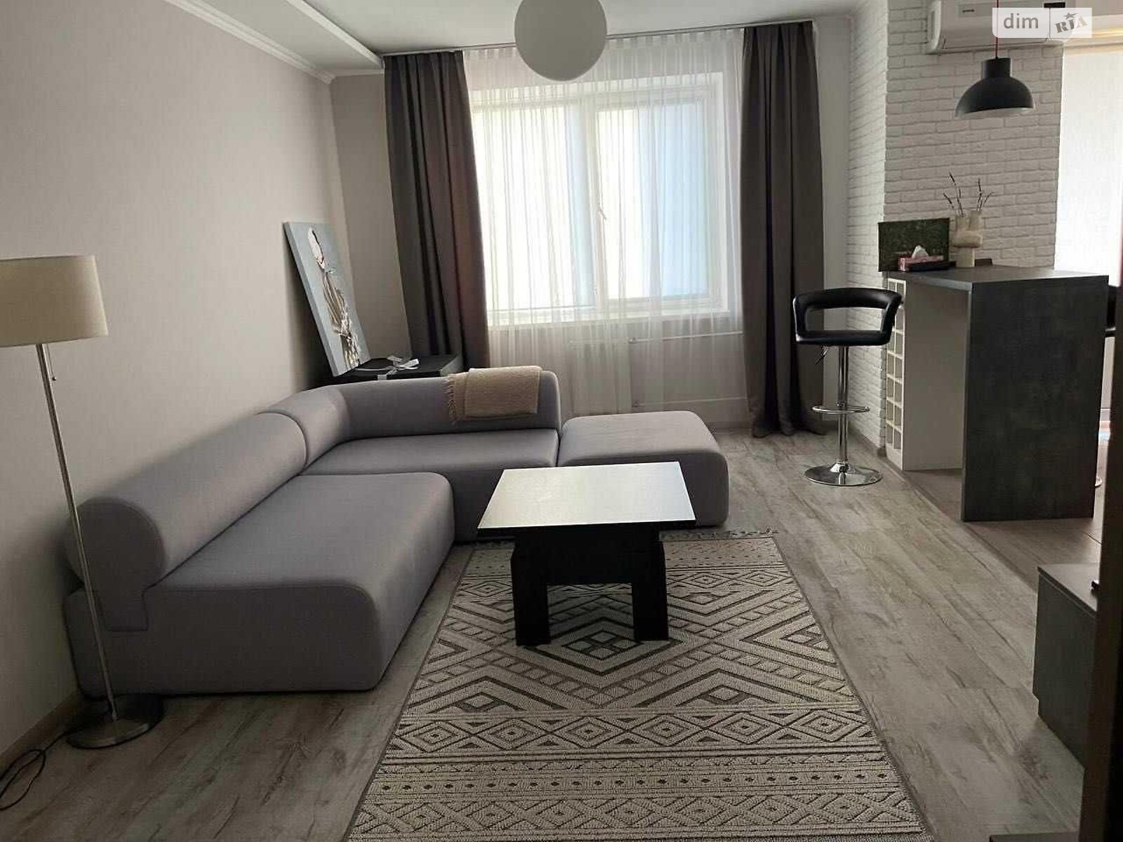 однокомнатная квартира в Киеве, район Жуляны, на просп. Валерия Лобановского 39А в аренду на долгий срок помесячно фото 1 однокомнатная квартира в Киеве, район Жуляны, на просп. Валерия Лобановского 39А в аренду на долгий срок помесячно фото 1