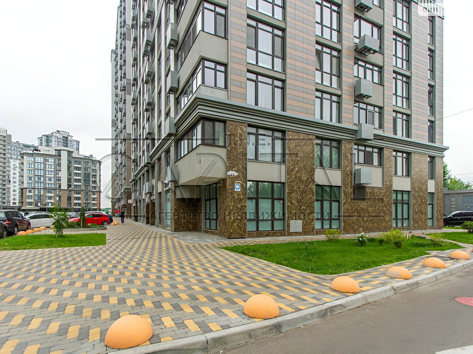 трикімнатна квартира в Києві, на вул. Кахи Бендукідзе 2 в довготривалу оренду помісячно фото 1 трикімнатна квартира в Києві, на вул. Кахи Бендукідзе 2 в довготривалу оренду помісячно фото 1