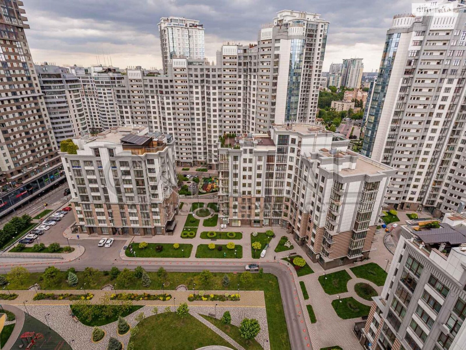 трехкомнатная квартира в Киеве, район Печерский, на ул. Профессора Подвысоцкого 4В в аренду на долгий срок помесячно фото 1 трехкомнатная квартира в Киеве, район Печерский, на ул. Профессора Подвысоцкого 4В в аренду на долгий срок помесячно фото 1