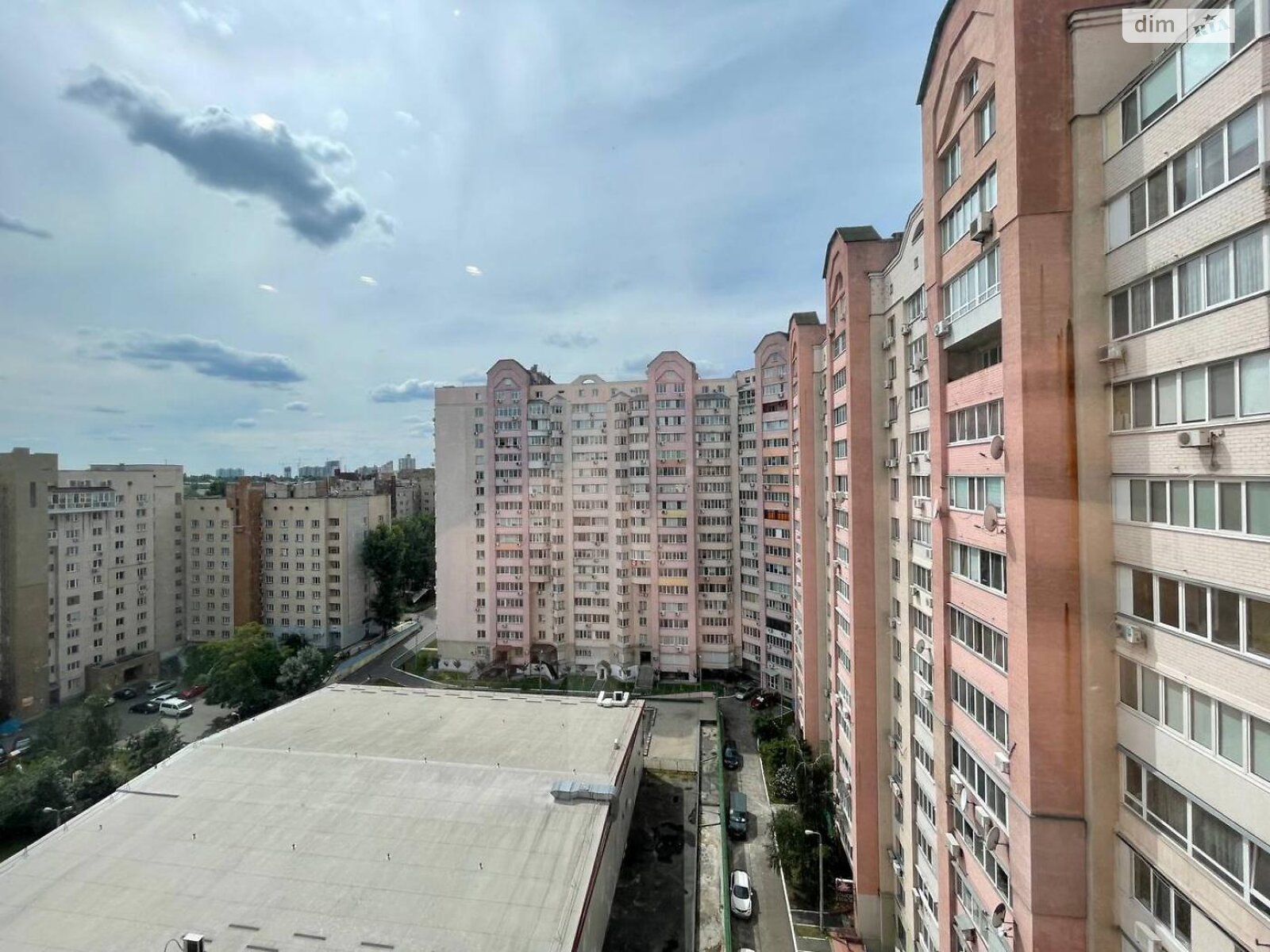 трехкомнатная квартира в Киеве, район Караваевы Дачи, на ул. Николая Голего 5 в аренду на долгий срок помесячно фото 1
