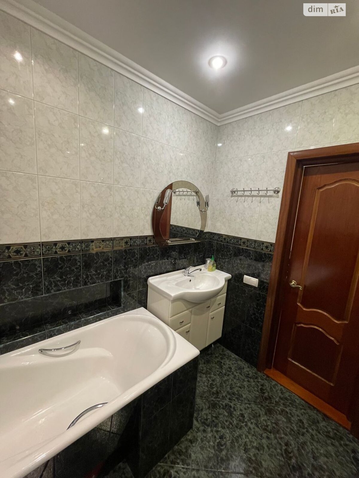 двокімнатна квартира з меблями в Києві, район Караваєві Дачі, на вул. Миколи Голего 5 в довготривалу оренду помісячно фото 1 двокімнатна квартира з меблями в Києві, район Караваєві Дачі, на вул. Миколи Голего 5 в довготривалу оренду помісячно фото 1