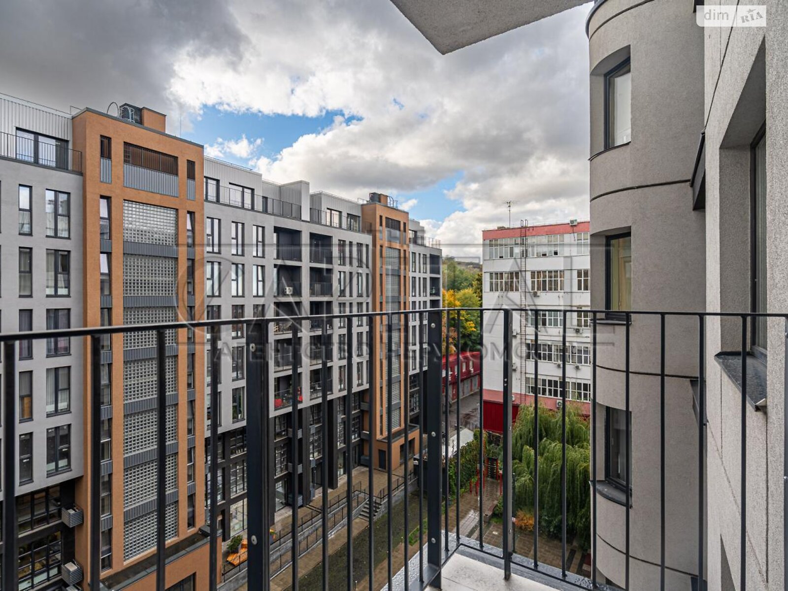 трехкомнатная квартира в Киеве, район Подольский, на ул. Кирилловская 37 в аренду на долгий срок помесячно фото 1 трехкомнатная квартира в Киеве, район Подольский, на ул. Кирилловская 37 в аренду на долгий срок помесячно фото 1