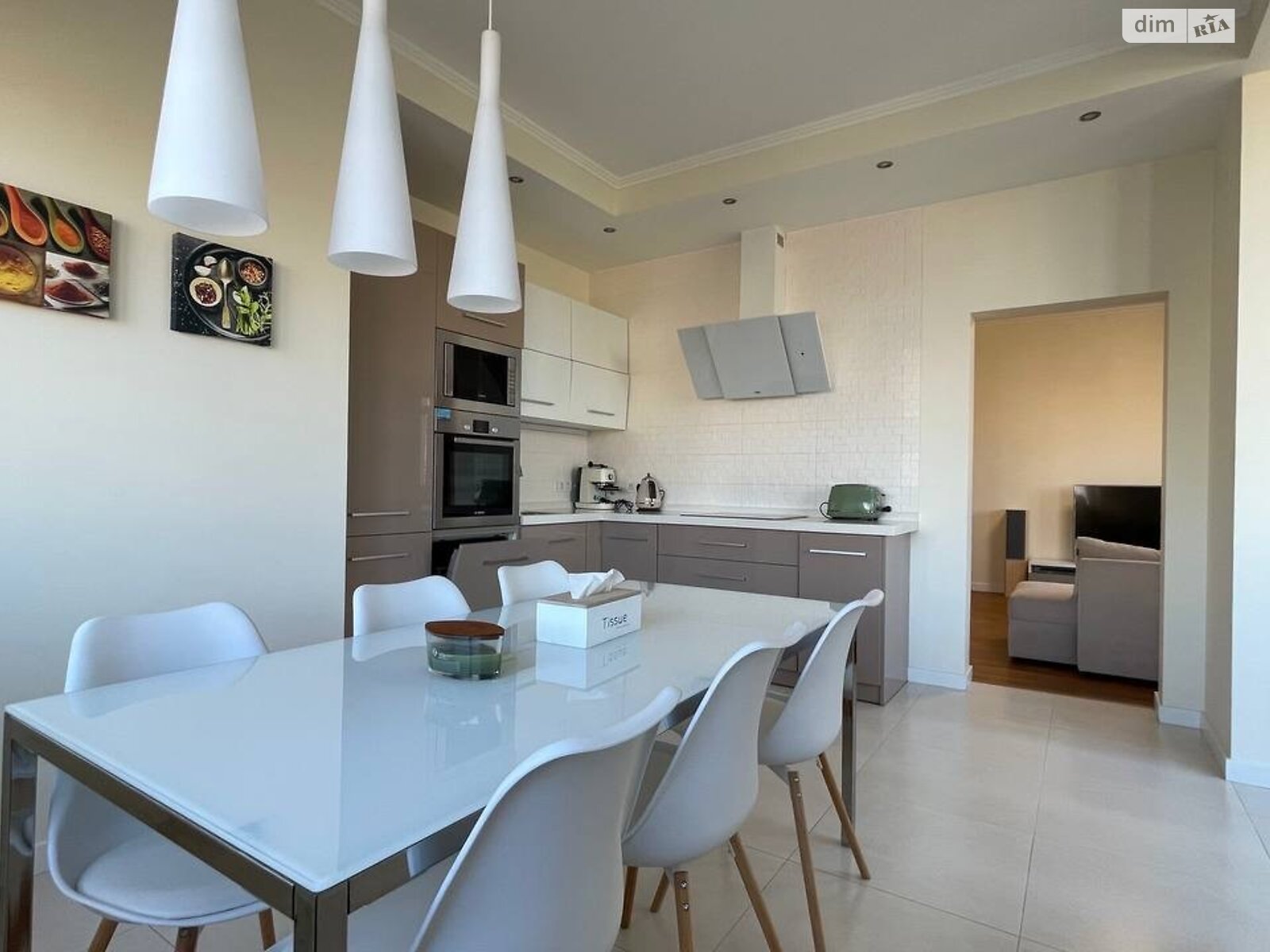 трехкомнатная квартира в Киеве, район Кудрявец, на ул. Сечевых Стрельцов 70А в аренду на долгий срок помесячно фото 1 трехкомнатная квартира в Киеве, район Кудрявец, на ул. Сечевых Стрельцов 70А в аренду на долгий срок помесячно фото 1