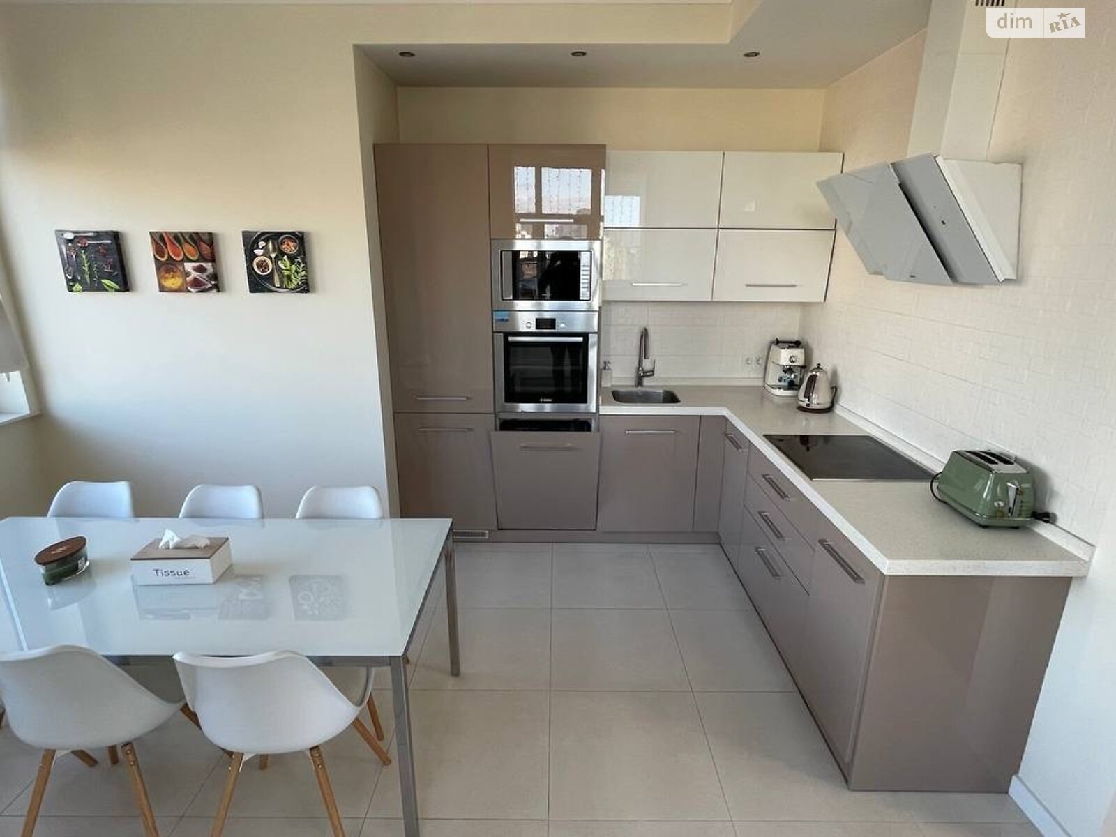 трехкомнатная квартира в Киеве, район Кудрявец, на ул. Сечевых Стрельцов 70А в аренду на долгий срок помесячно фото 1 трехкомнатная квартира в Киеве, район Кудрявец, на ул. Сечевых Стрельцов 70А в аренду на долгий срок помесячно фото 1