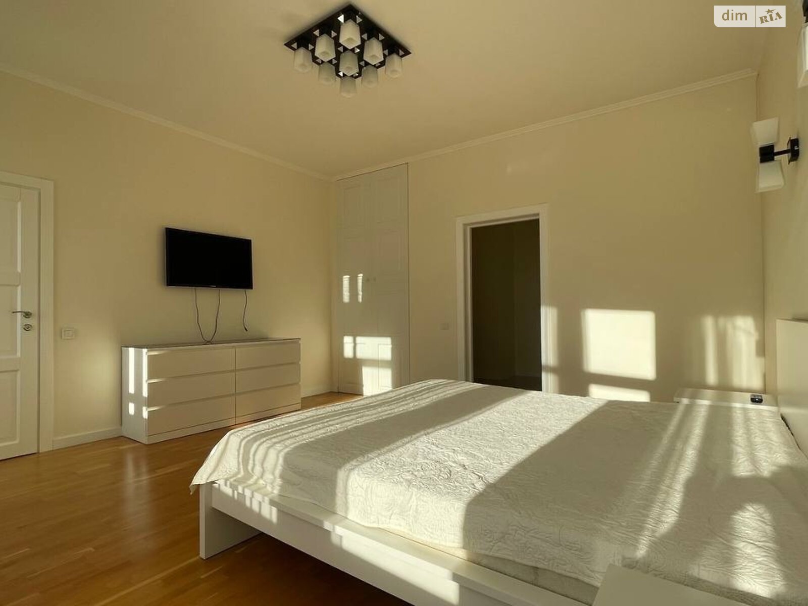 трехкомнатная квартира в Киеве, район Кудрявец, на ул. Сечевых Стрельцов 70А в аренду на долгий срок помесячно фото 1 трехкомнатная квартира в Киеве, район Кудрявец, на ул. Сечевых Стрельцов 70А в аренду на долгий срок помесячно фото 1